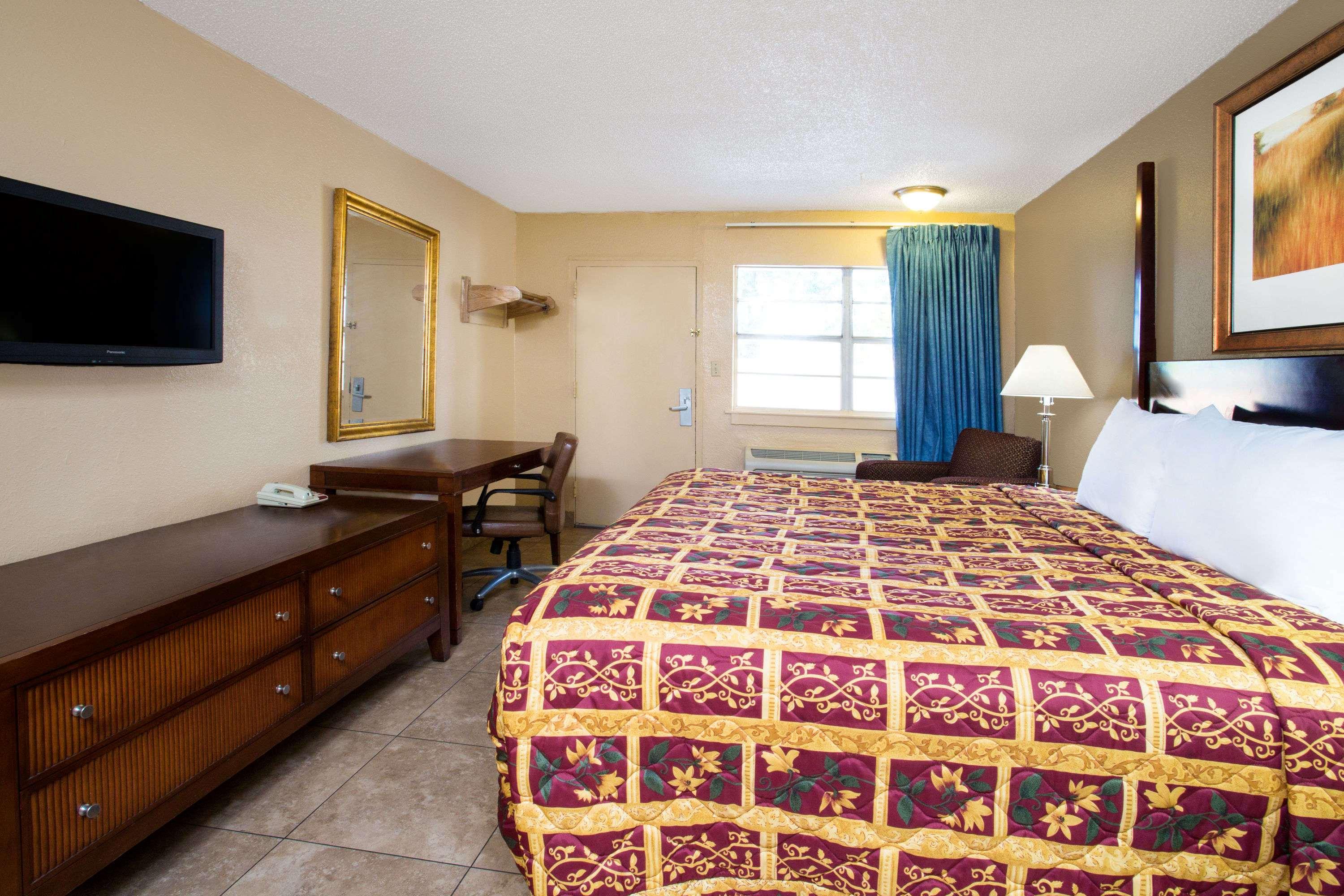 Knights Inn Orlando — photo 5