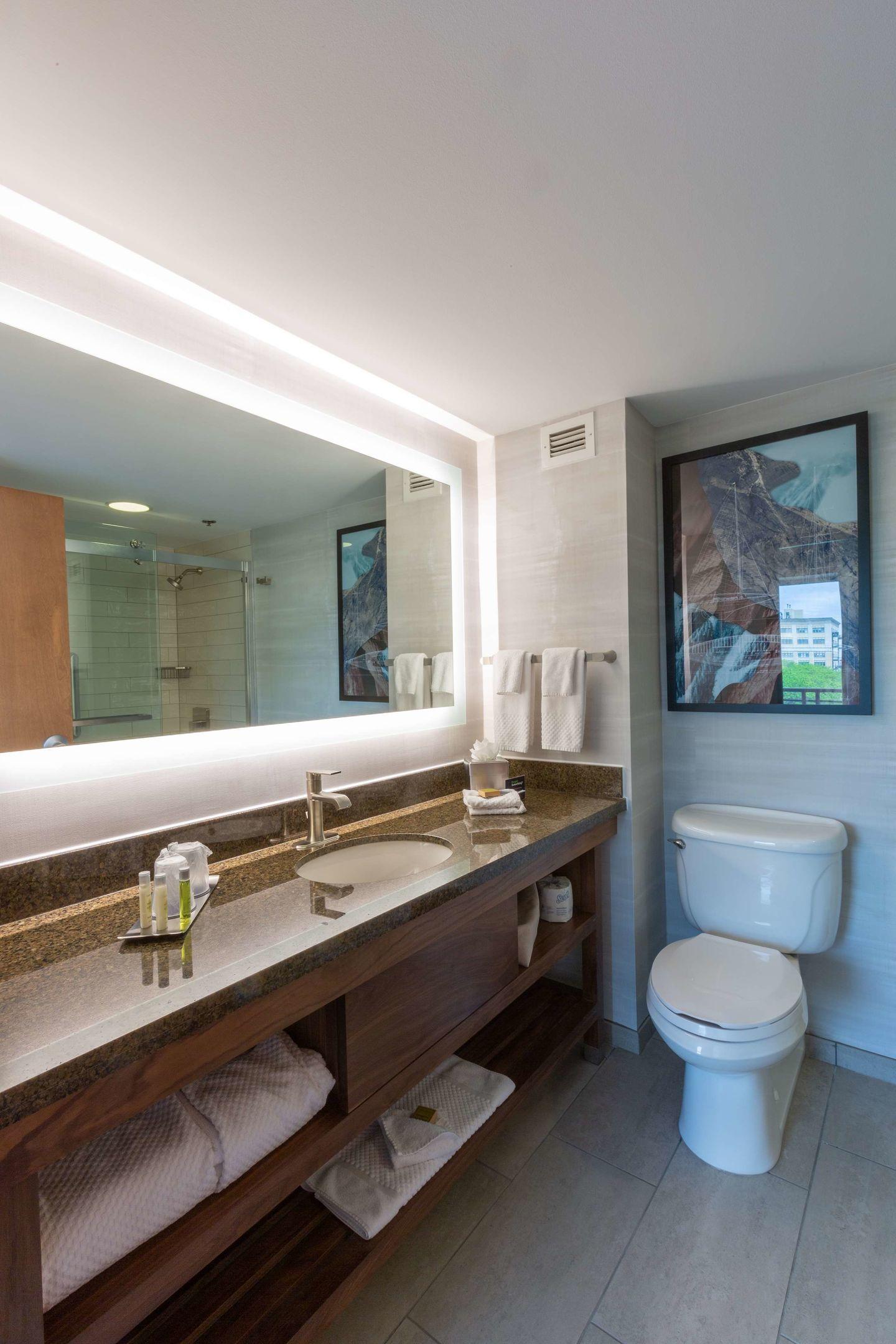 DoubleTree by Hilton Hotel Bay City - Riverfront — photo 4