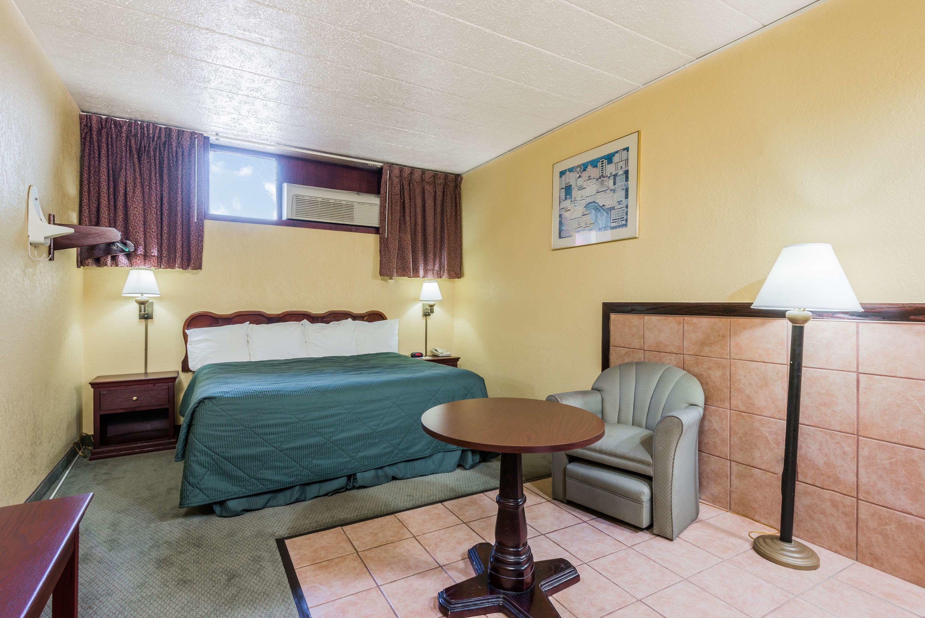 Days Inn by Wyndham Pittsburgh — photo 4
