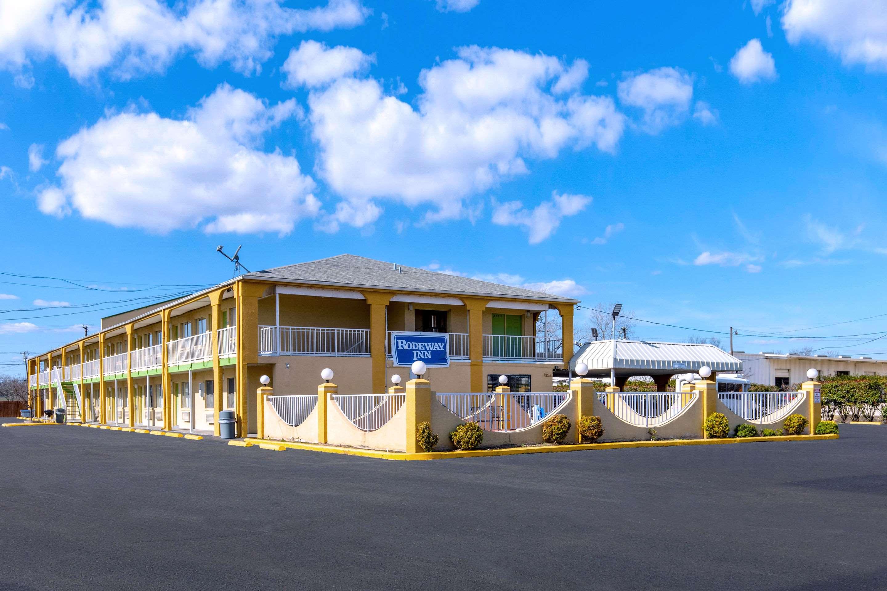 Rodeway Inn — photo 4
