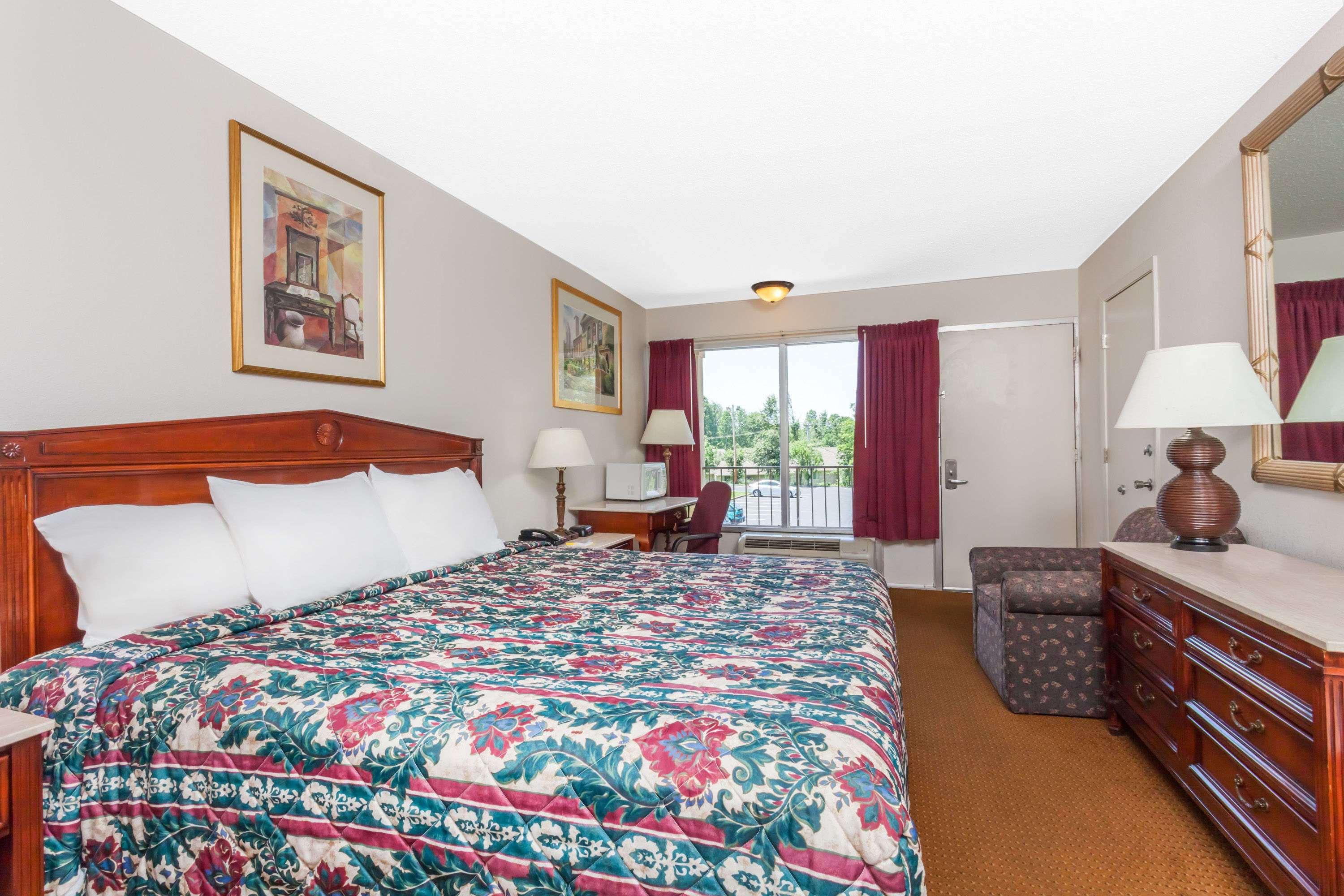 Days Inn by Wyndham Owensboro — photo 3
