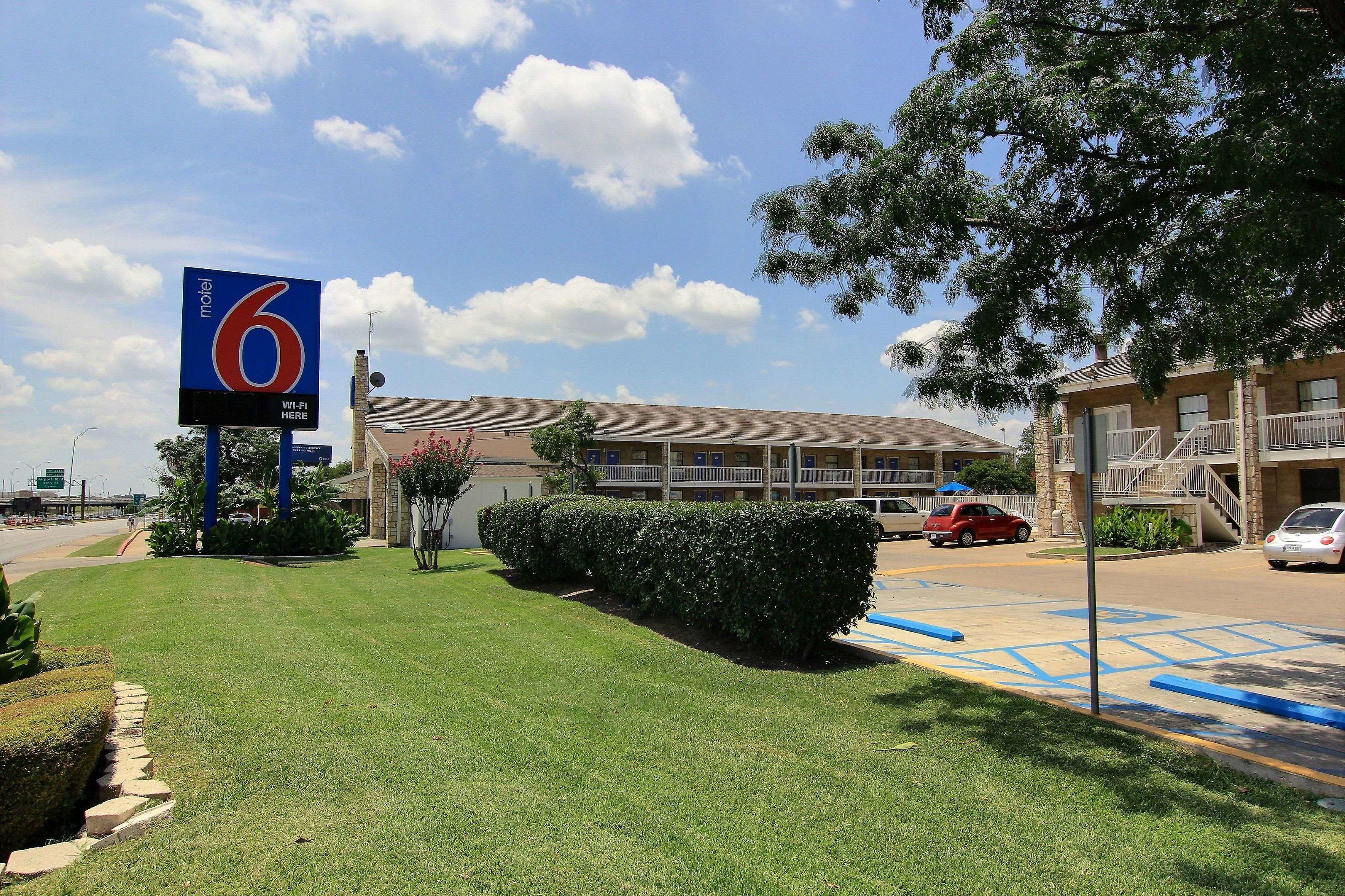 Motel 6 Austin Central - South/Univ. of TX — photo 5