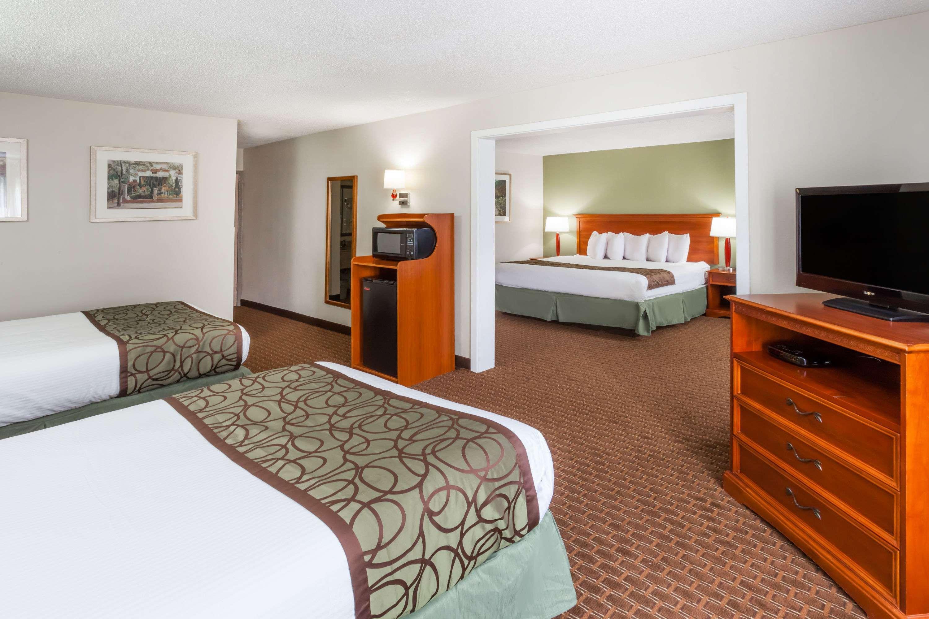 Baymont Inn & Suites Peoria — photo 5