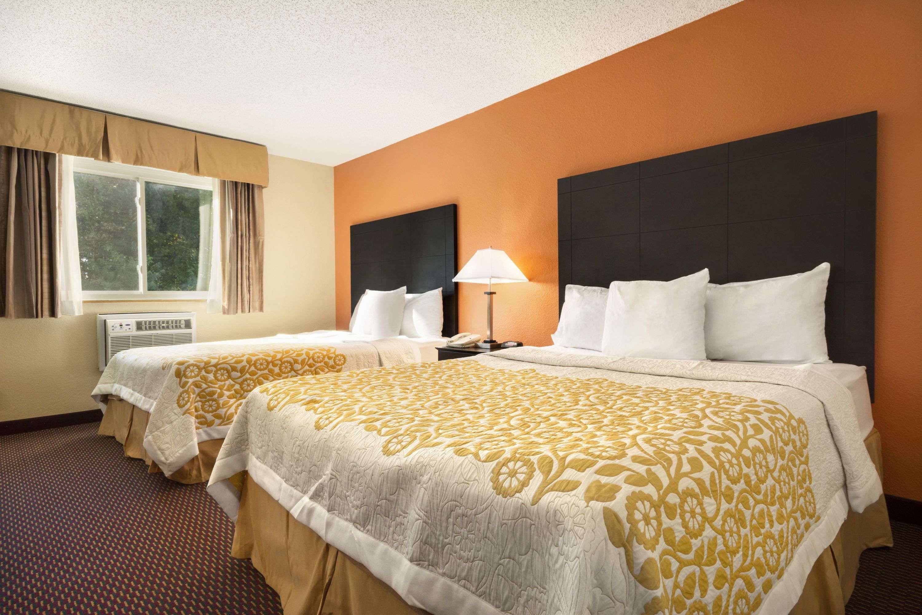 Days Inn by Wyndham Greenwood SC — photo 5