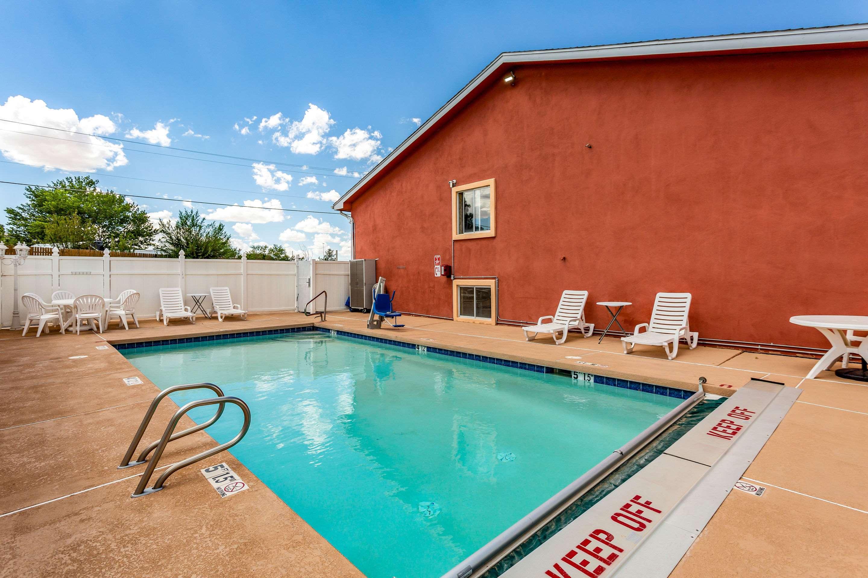 Quality Inn Los Lunas — photo 4