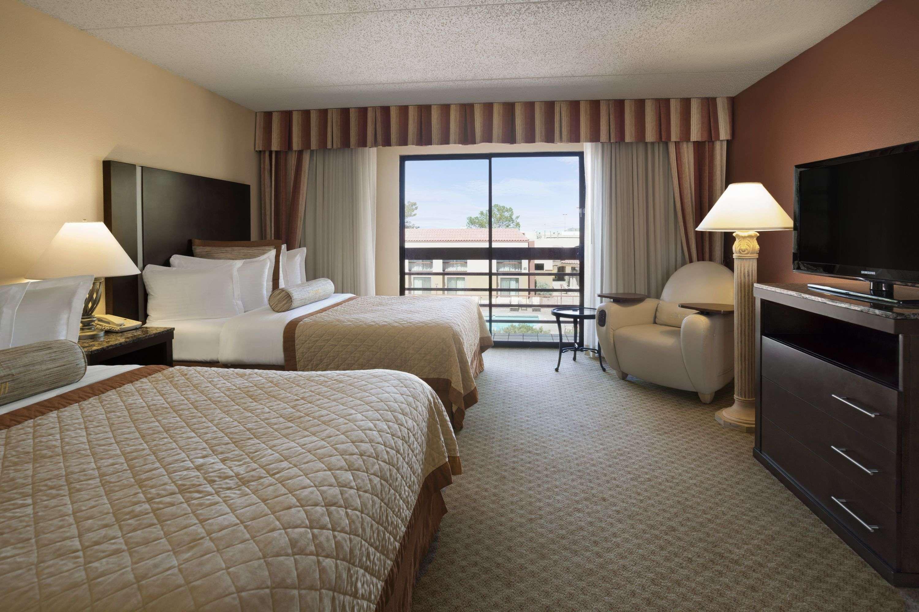 Wyndham El Paso Airport Hotel and Water Park — photo 5