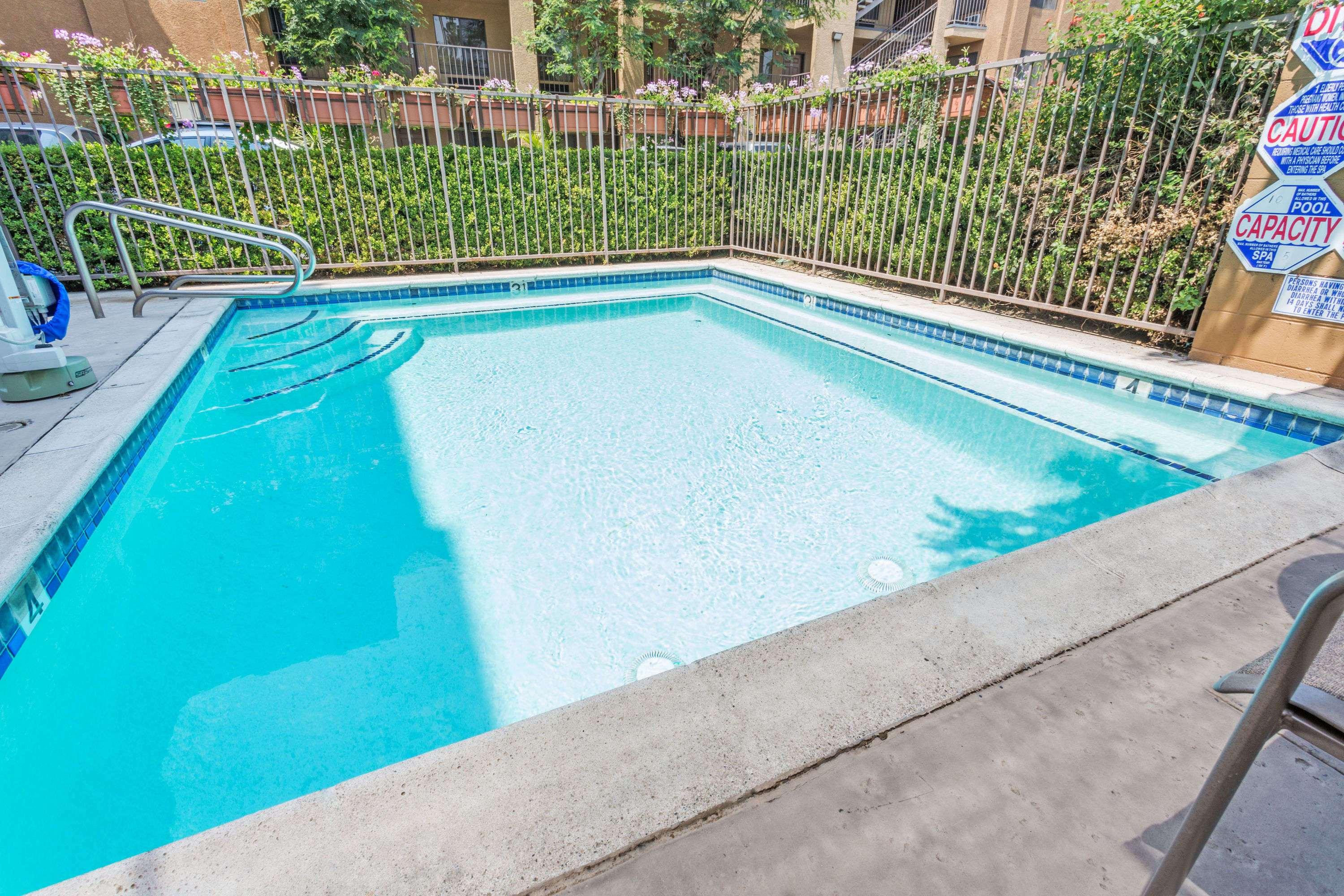 Howard Johnson Pasadena — photo 3