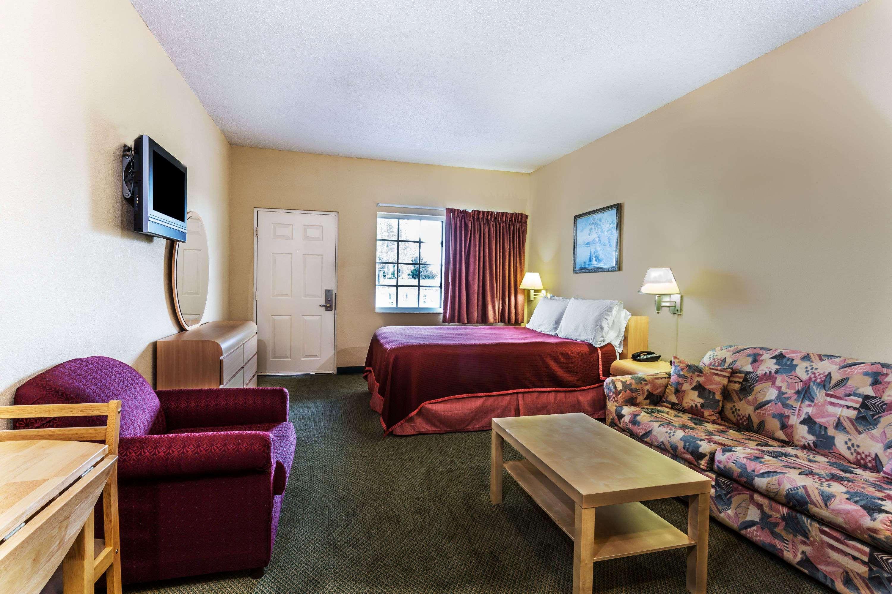 Travelodge Suites by Wyndham Lake Okeechobee — photo 3