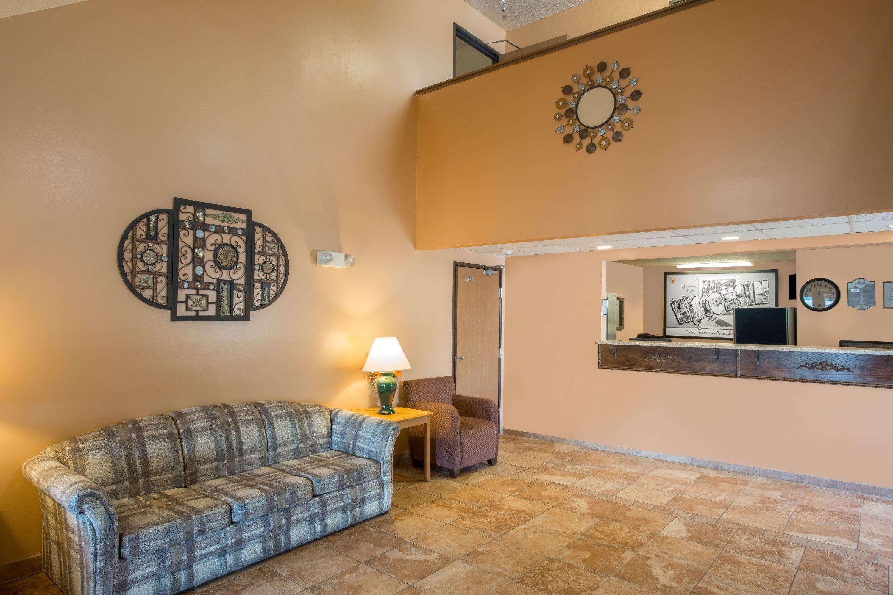 Super 8 by Wyndham Sun Prairie/Madison E — photo 5