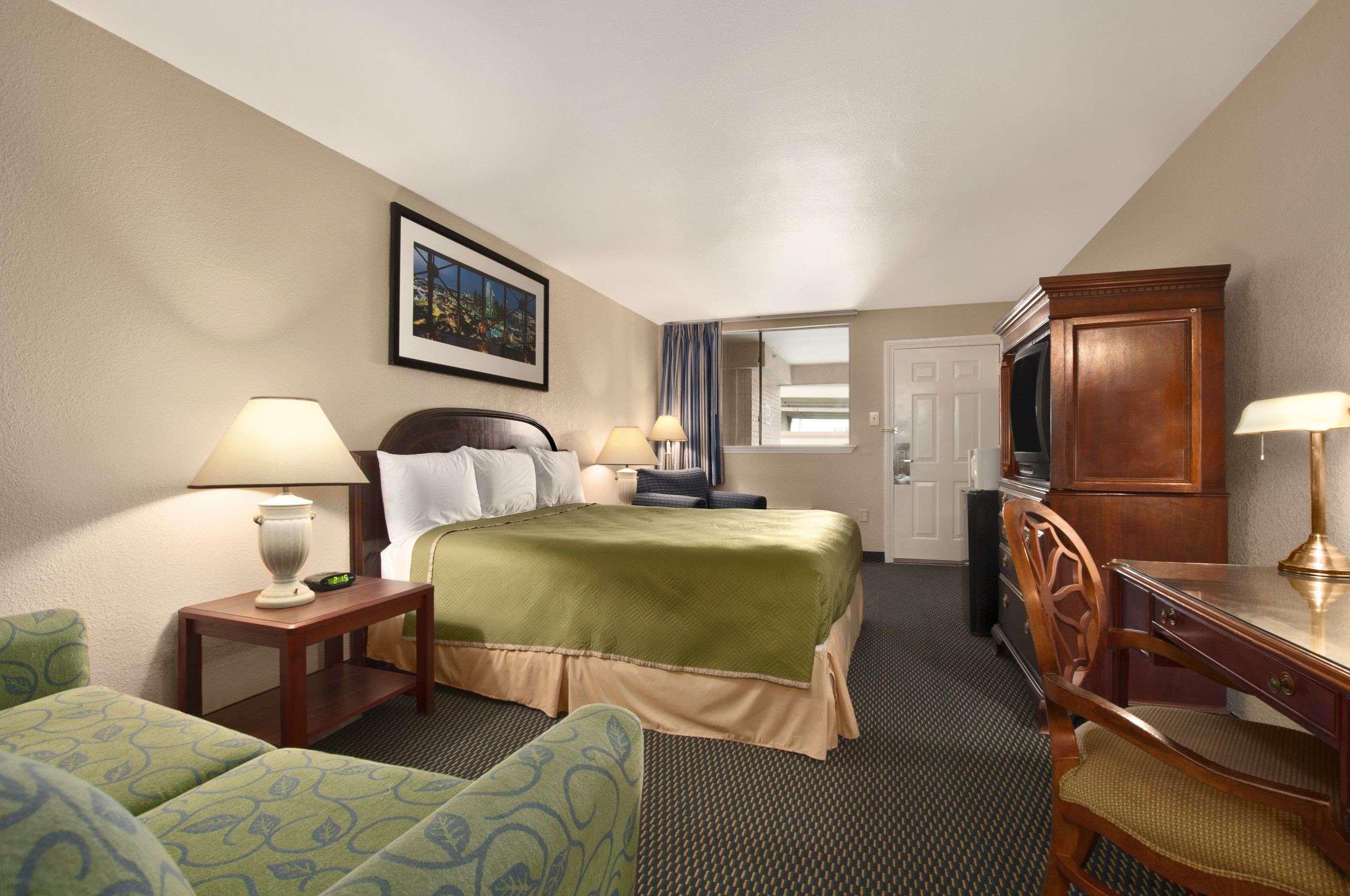 Travelodge by Wyndham New Orleans West Harvey Hotel — photo 5