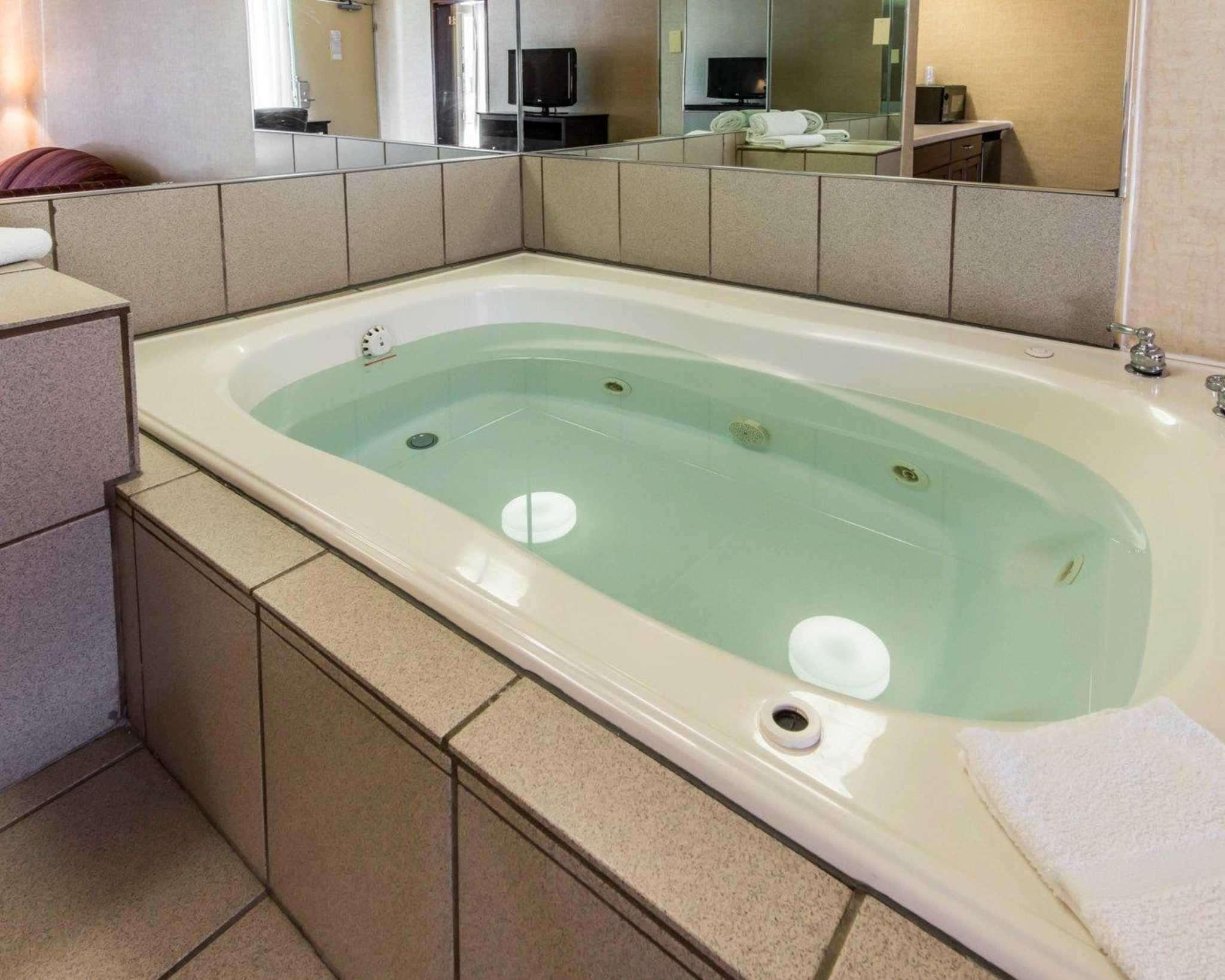 Quality Inn & Suites Conference Center — photo 4