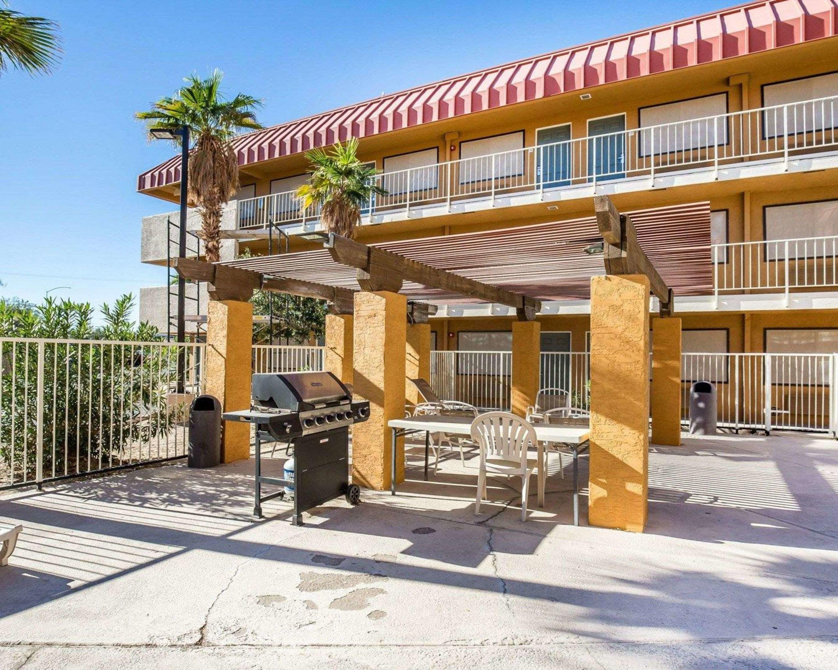 Rodeway Inn & Suites — photo 4