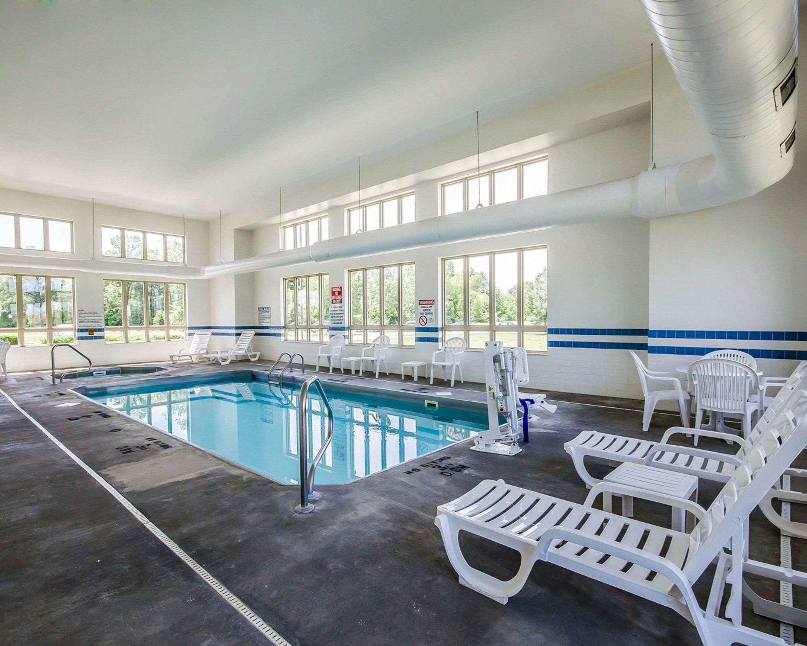 Comfort Inn & Suites — photo 4