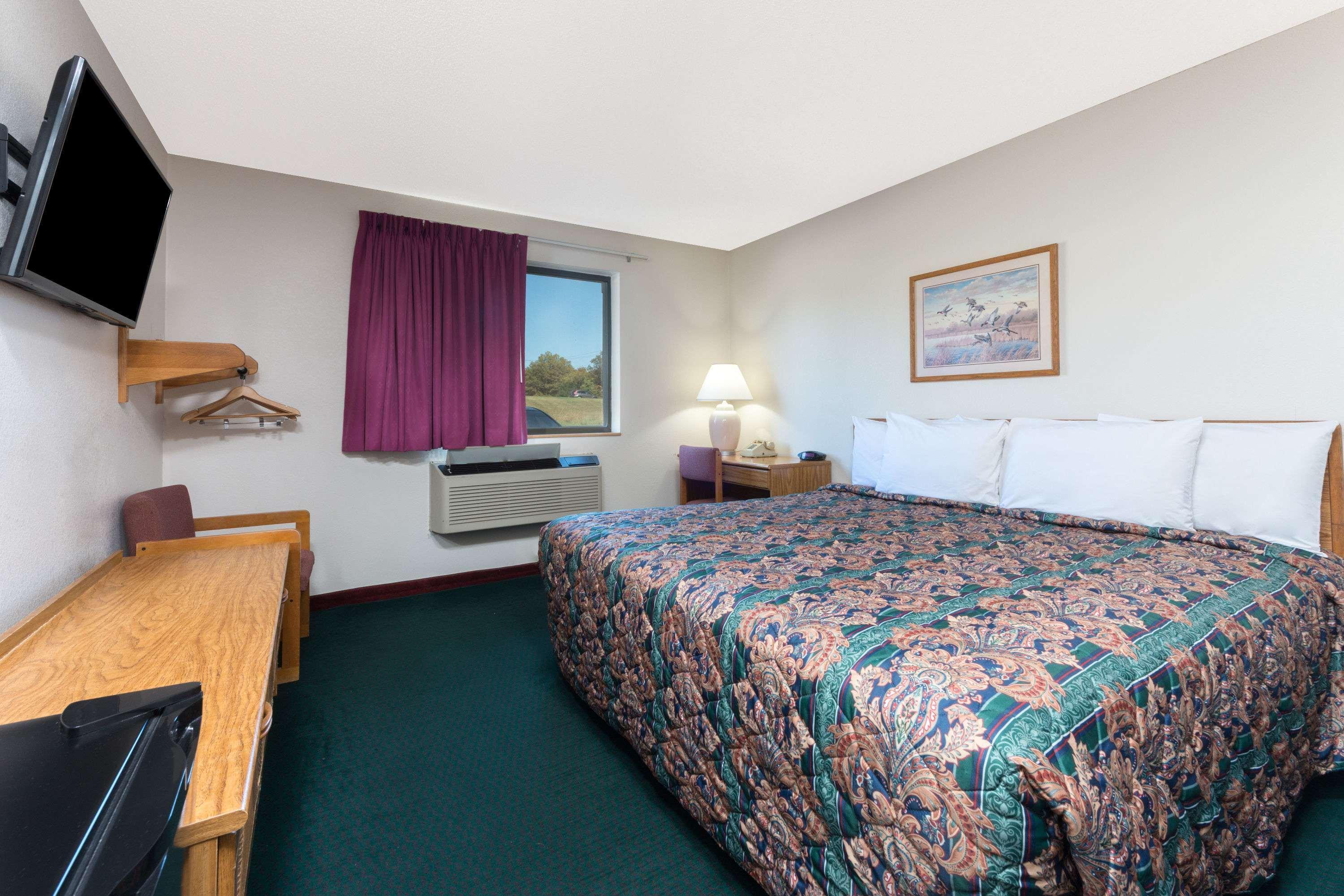 Super 8 by Wyndham Warrenton — photo 3