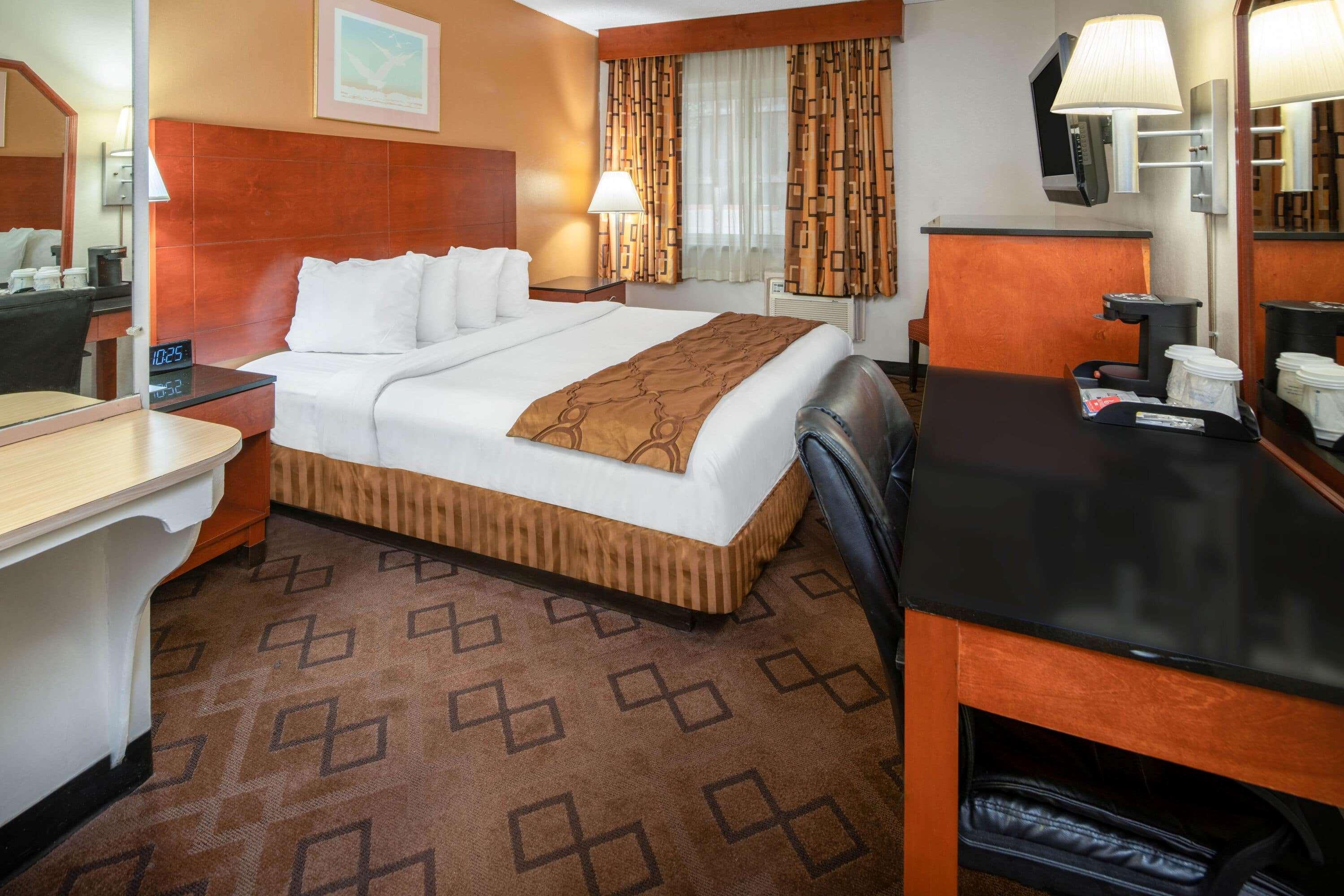 Travelodge Burbank-Glendale — photo 5