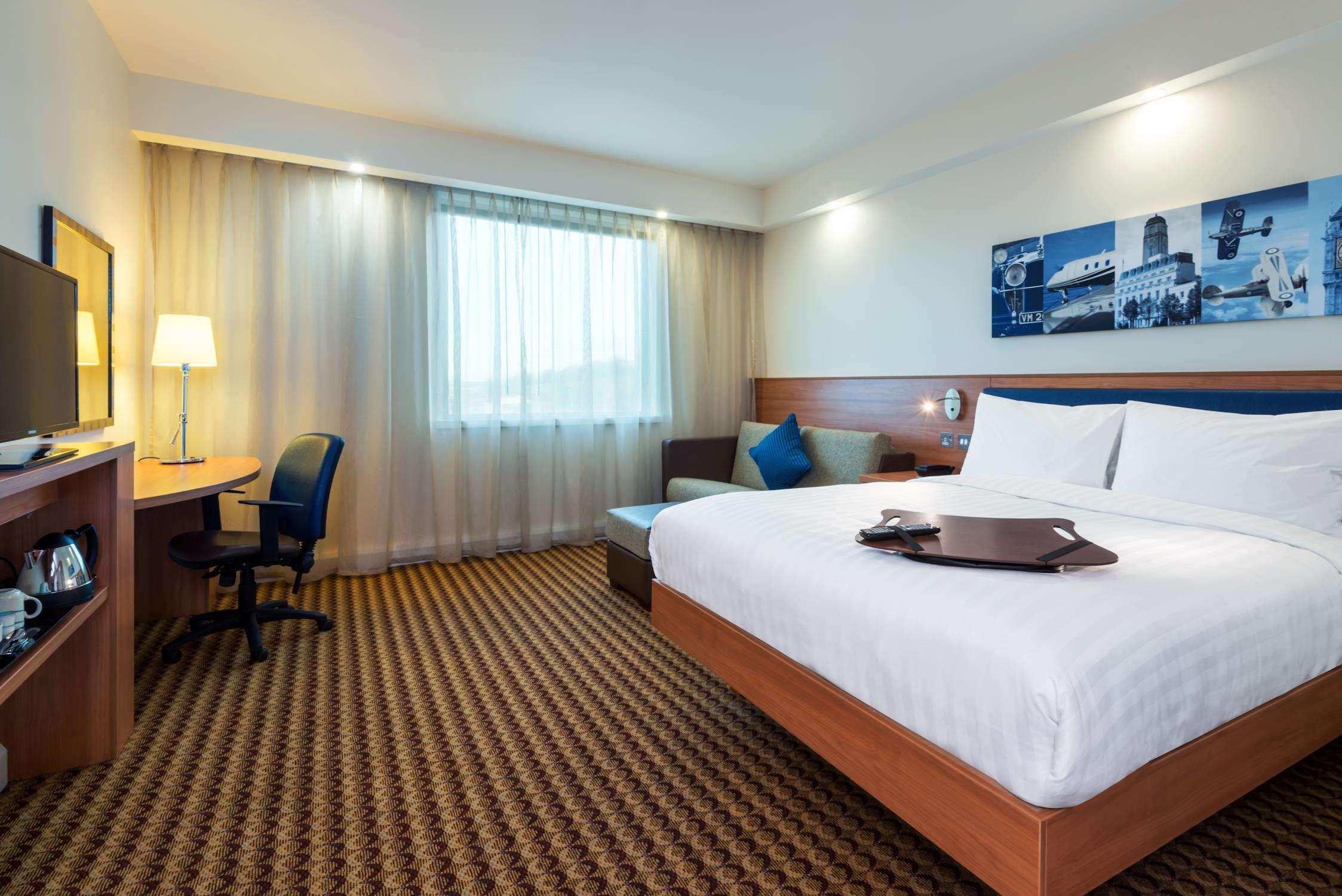 Hampton by Hilton London Luton Airport — photo 4