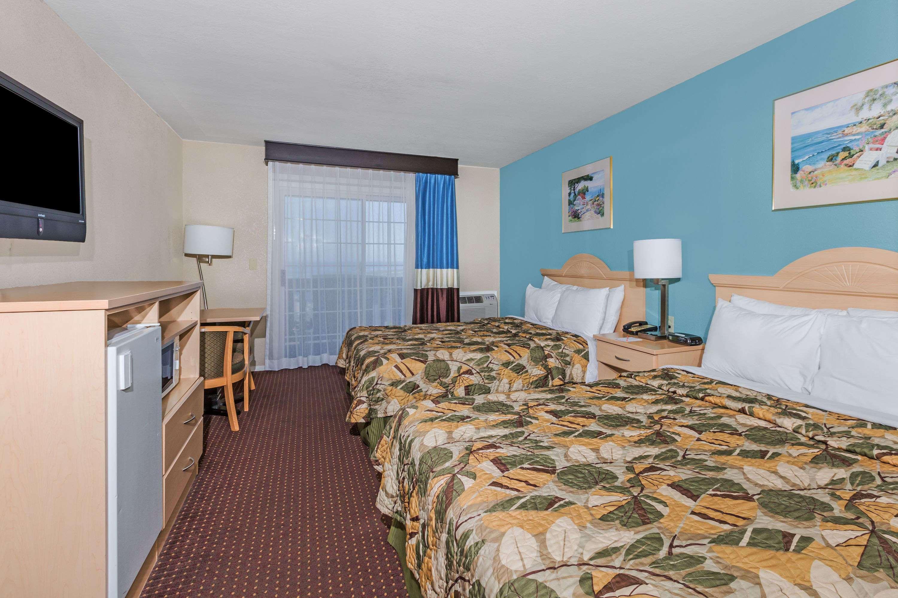 Howard Johnson by Wyndham Santa Cruz Beach Boardwalk — photo 5