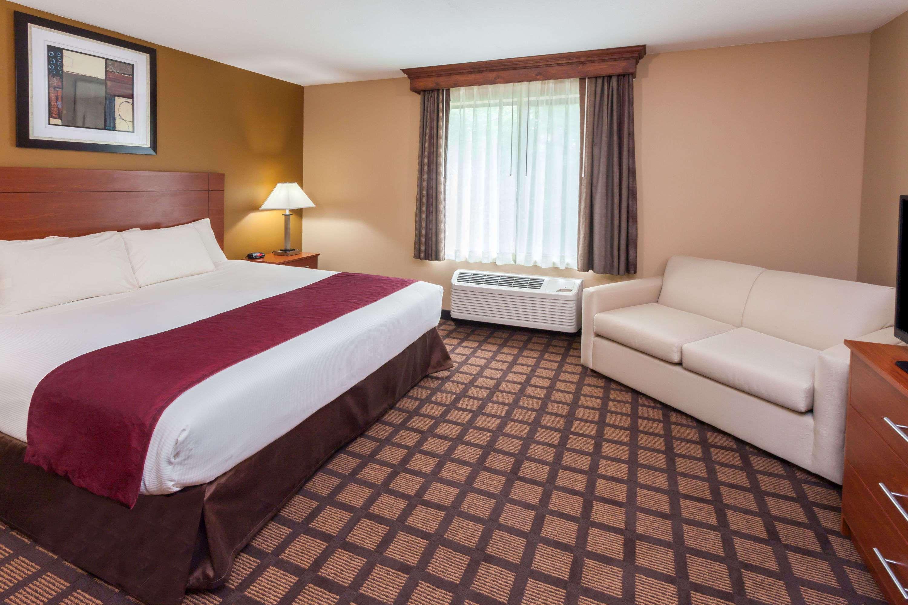 Baymont Inn & Suites New Buffalo — photo 4