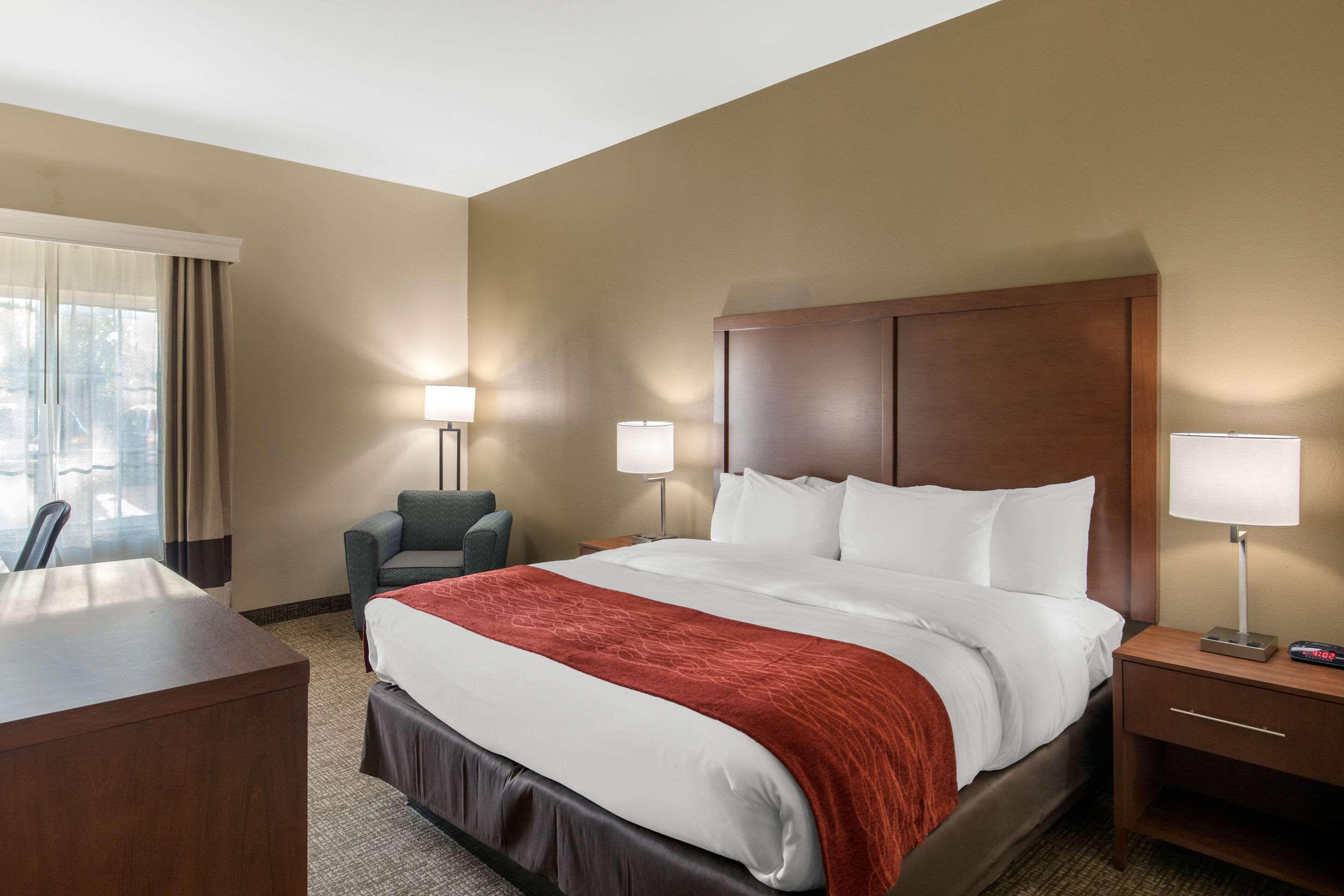 La Quinta Inn & Suites Cedar Hill — photo 5