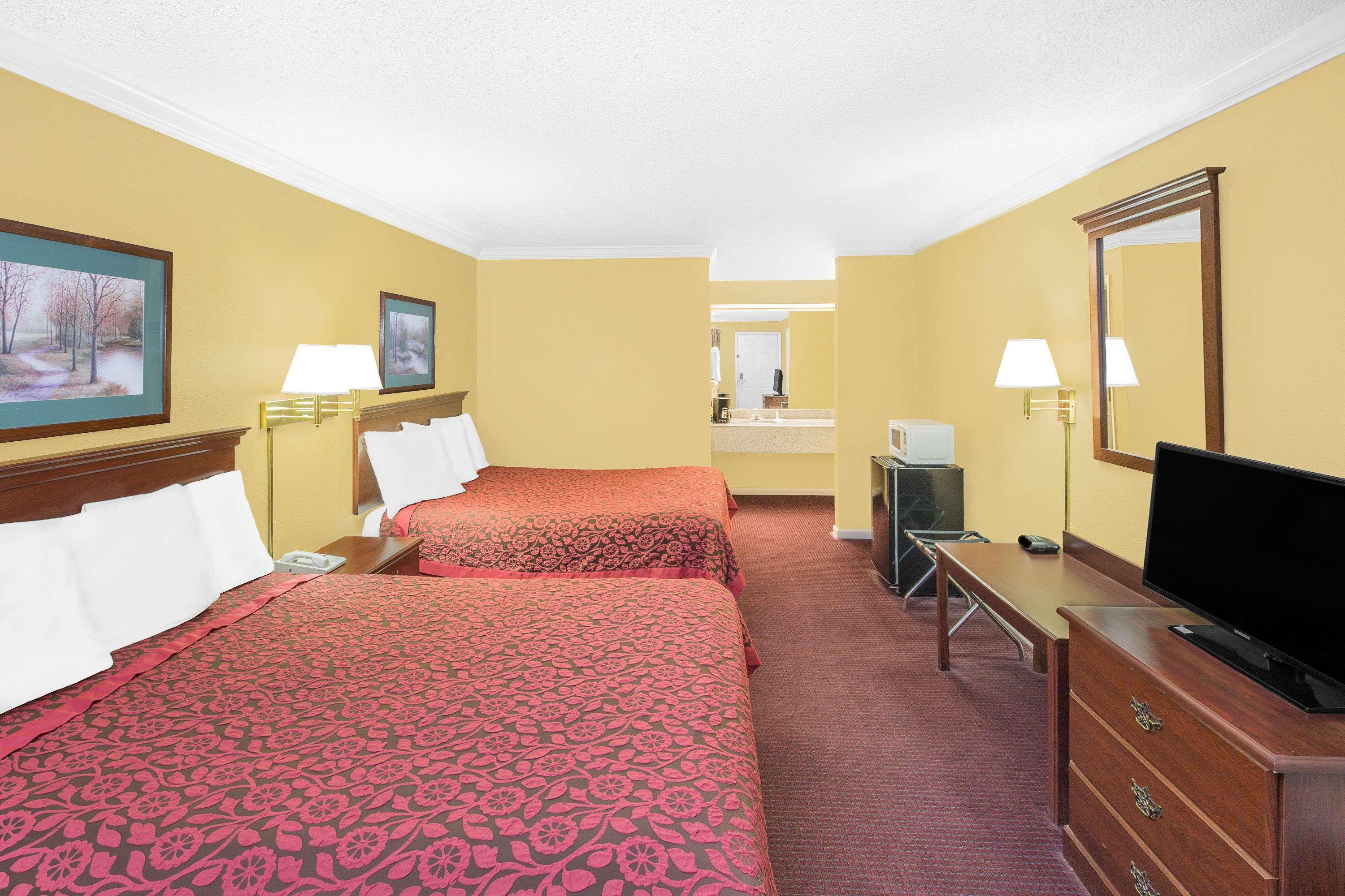 Days Inn by Wyndham N Little Rock East — photo 4