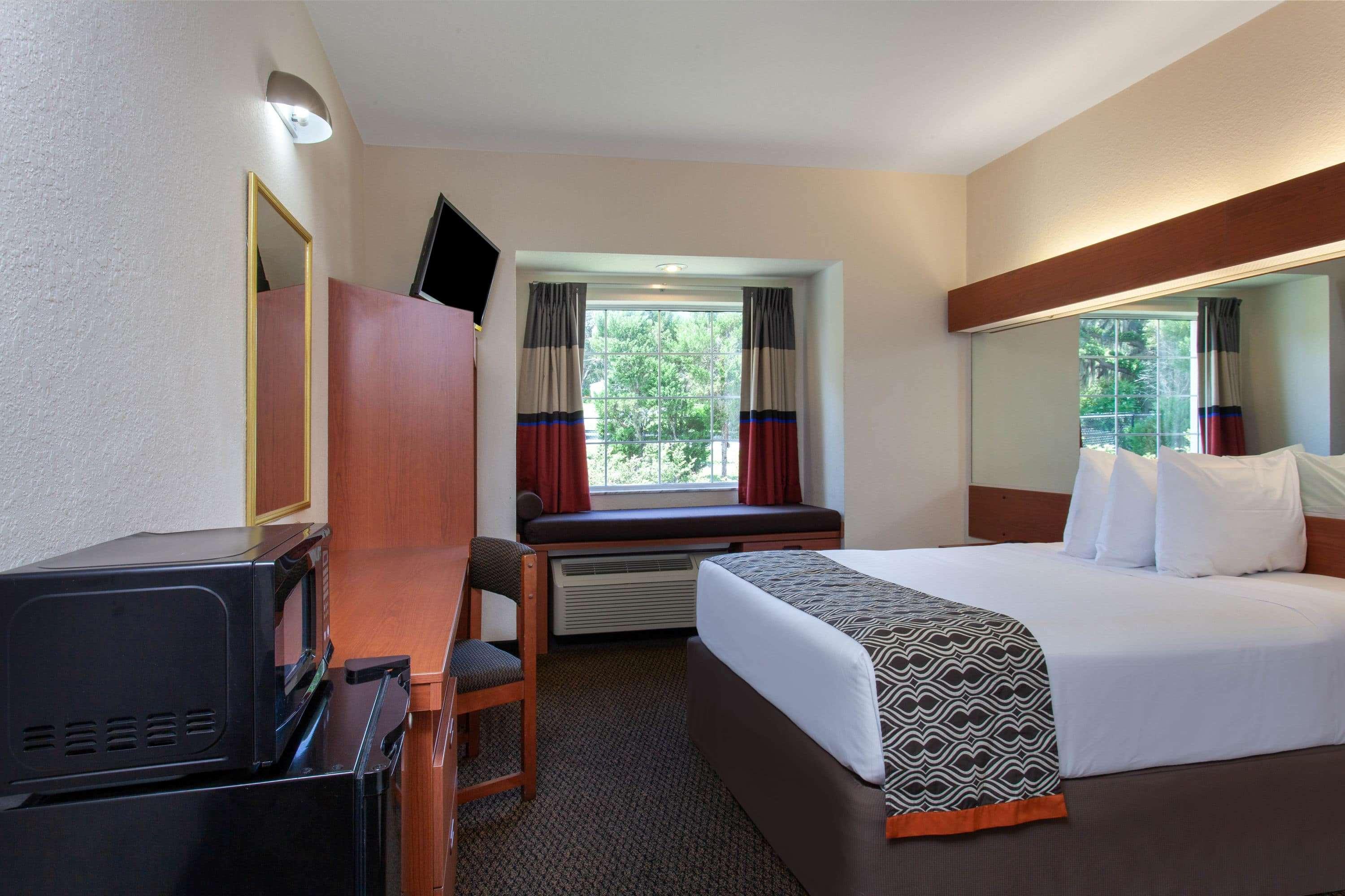 Microtel Inn and Suites Lady Lake / The Villages — photo 5