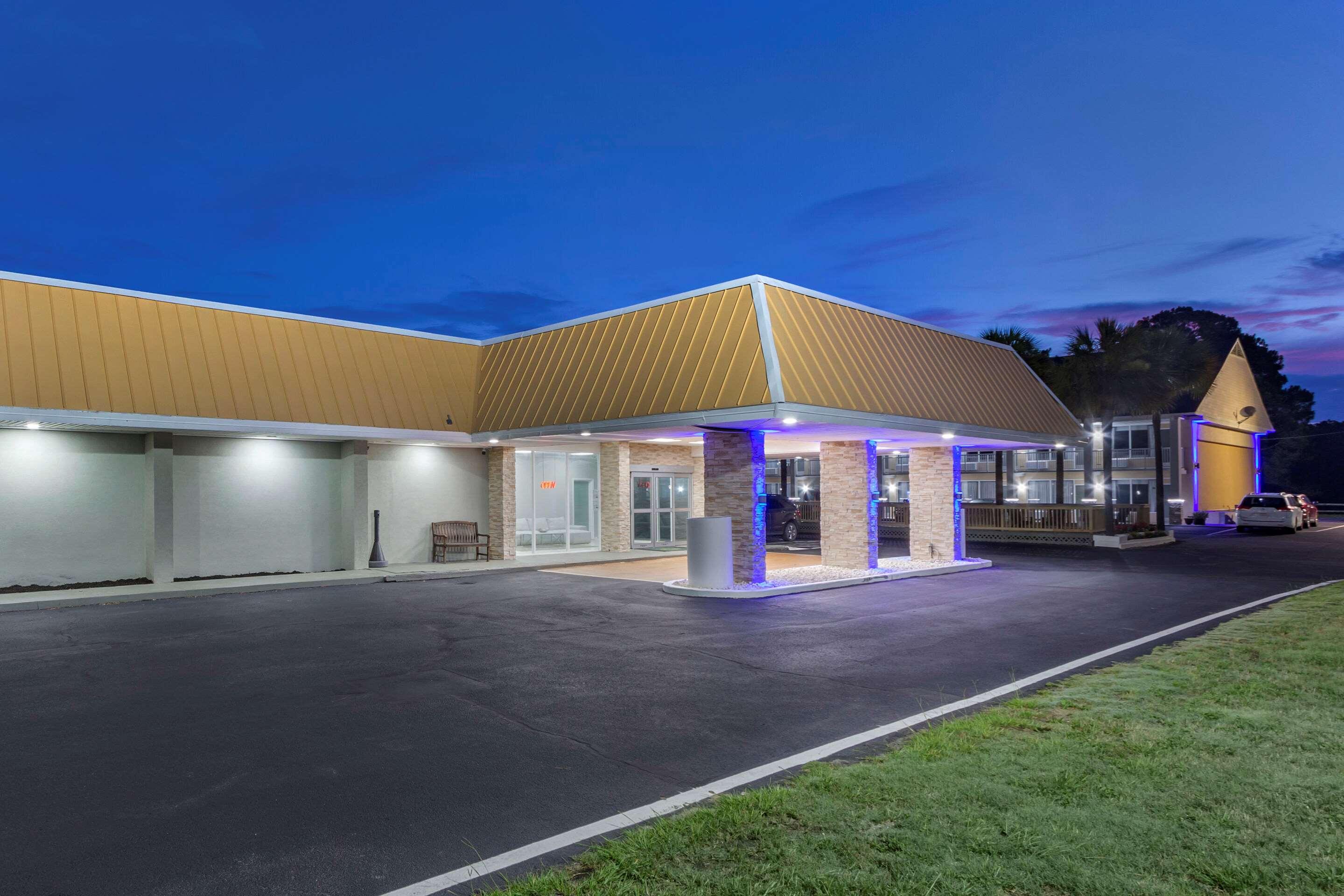 Quality Inn & Suites — photo 4