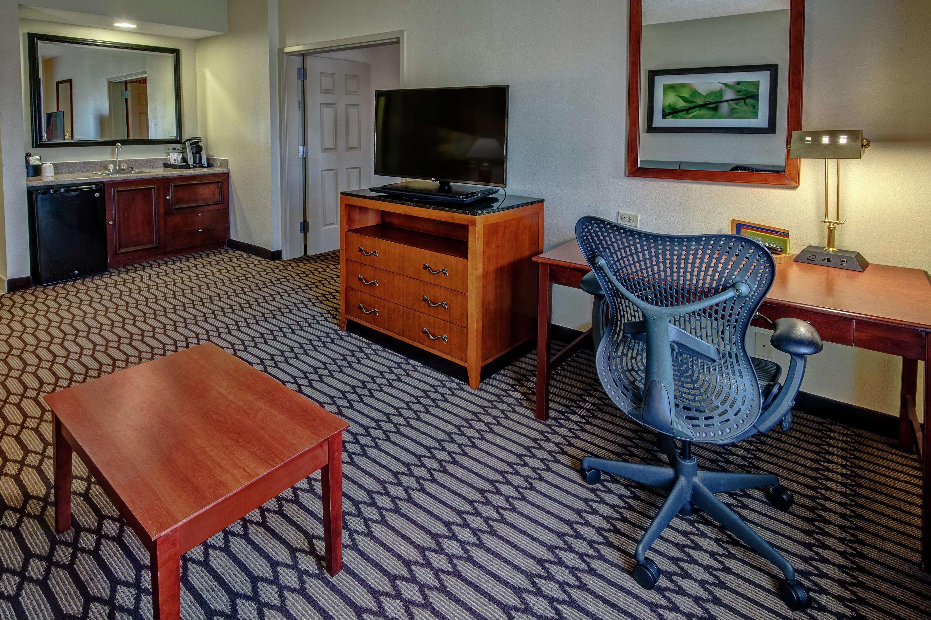 Hilton Garden Inn Birmingham/Lakeshore Drive — photo 5