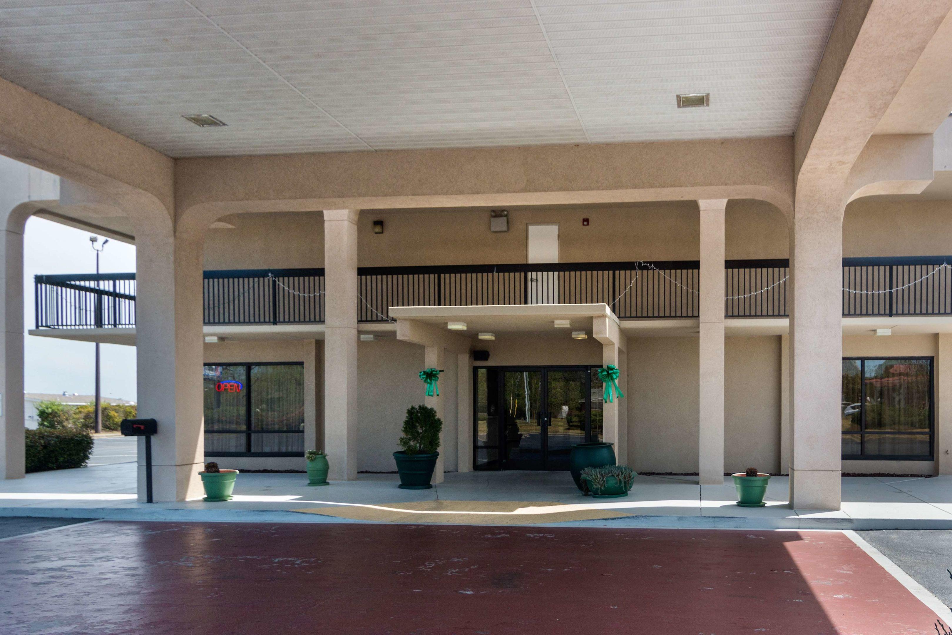 Motel 6 Dublin — photo 4