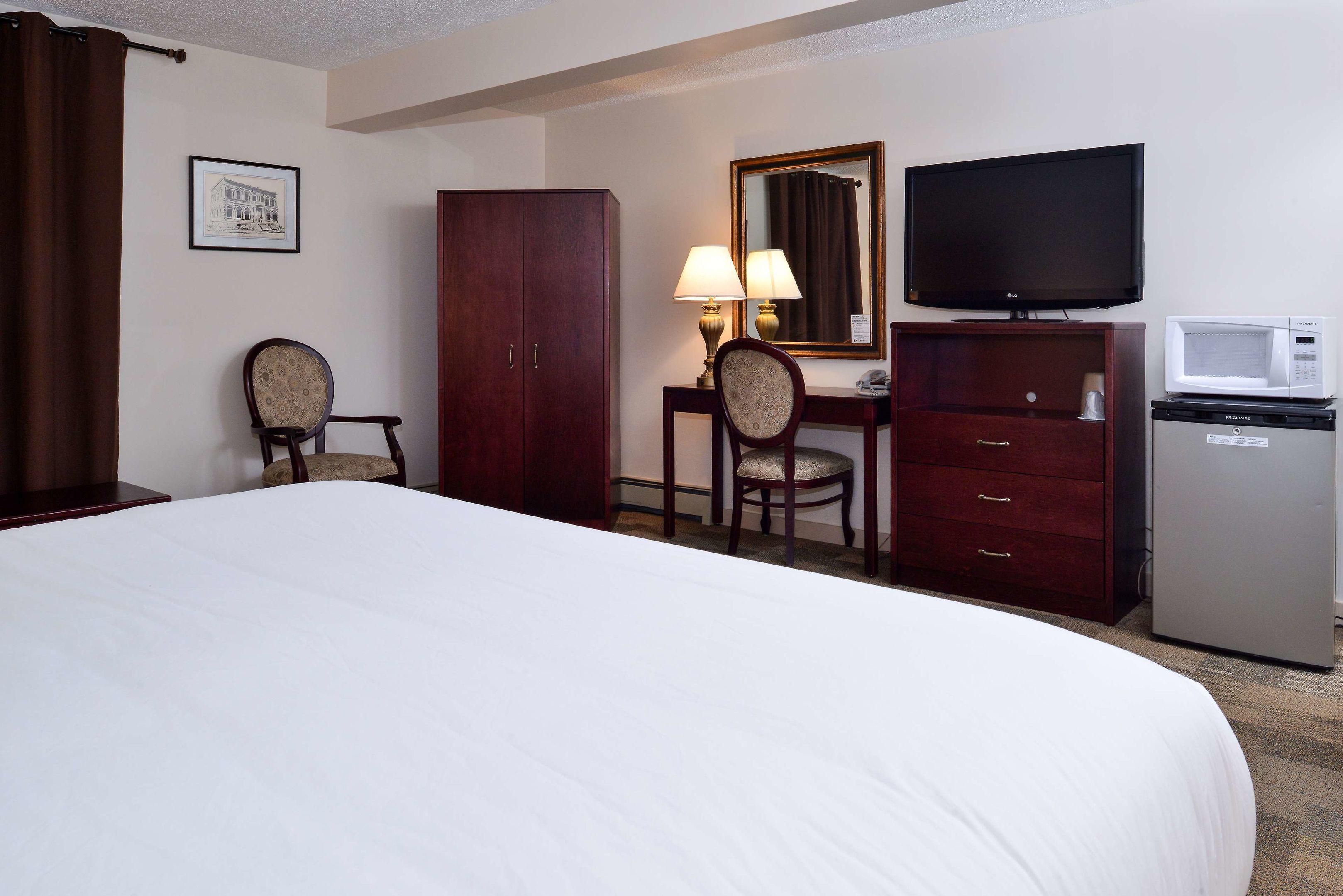 Canadas Best Value Inn Downtown Hotel — photo 5