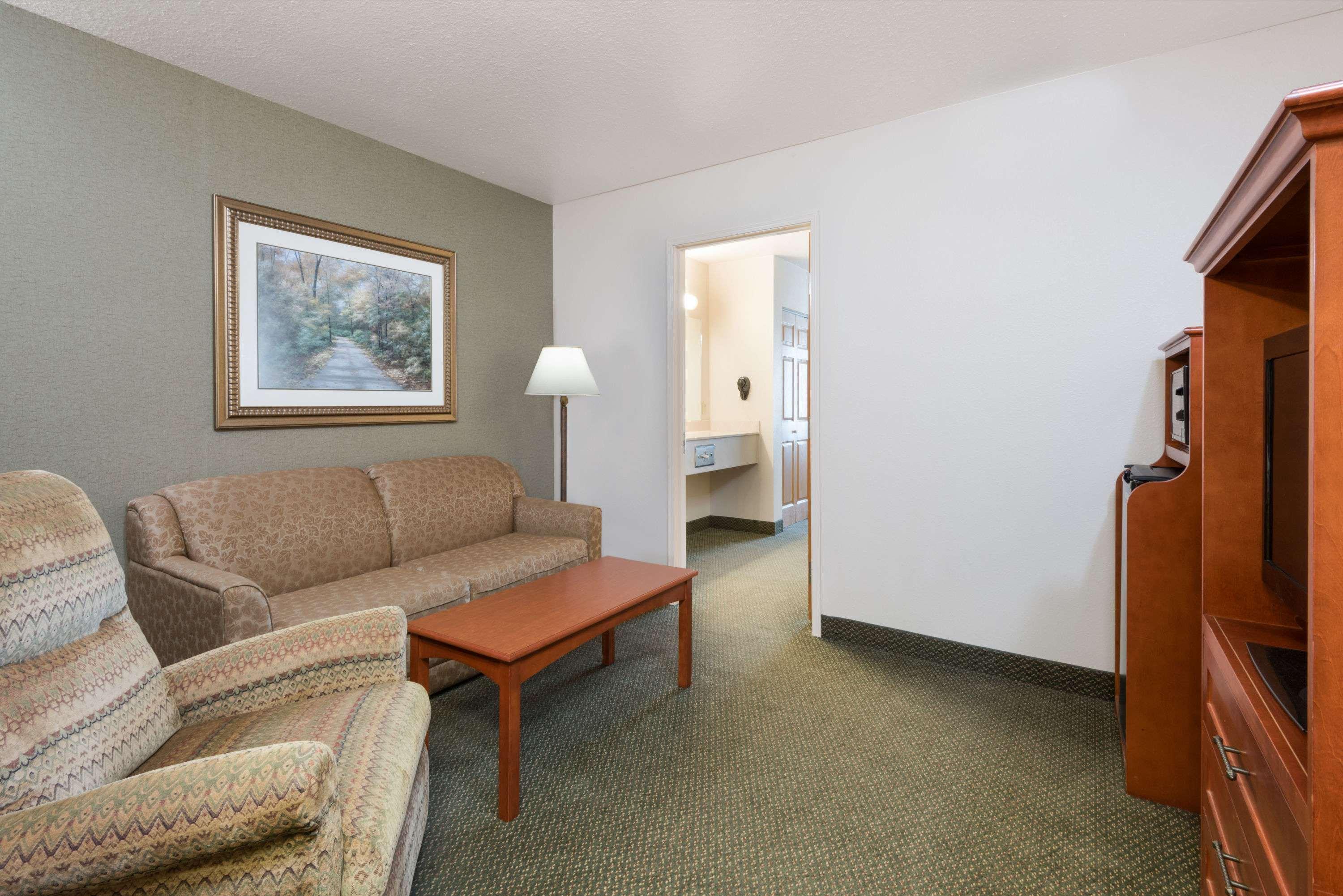 Days Inn & Suites Bozeman — photo 4
