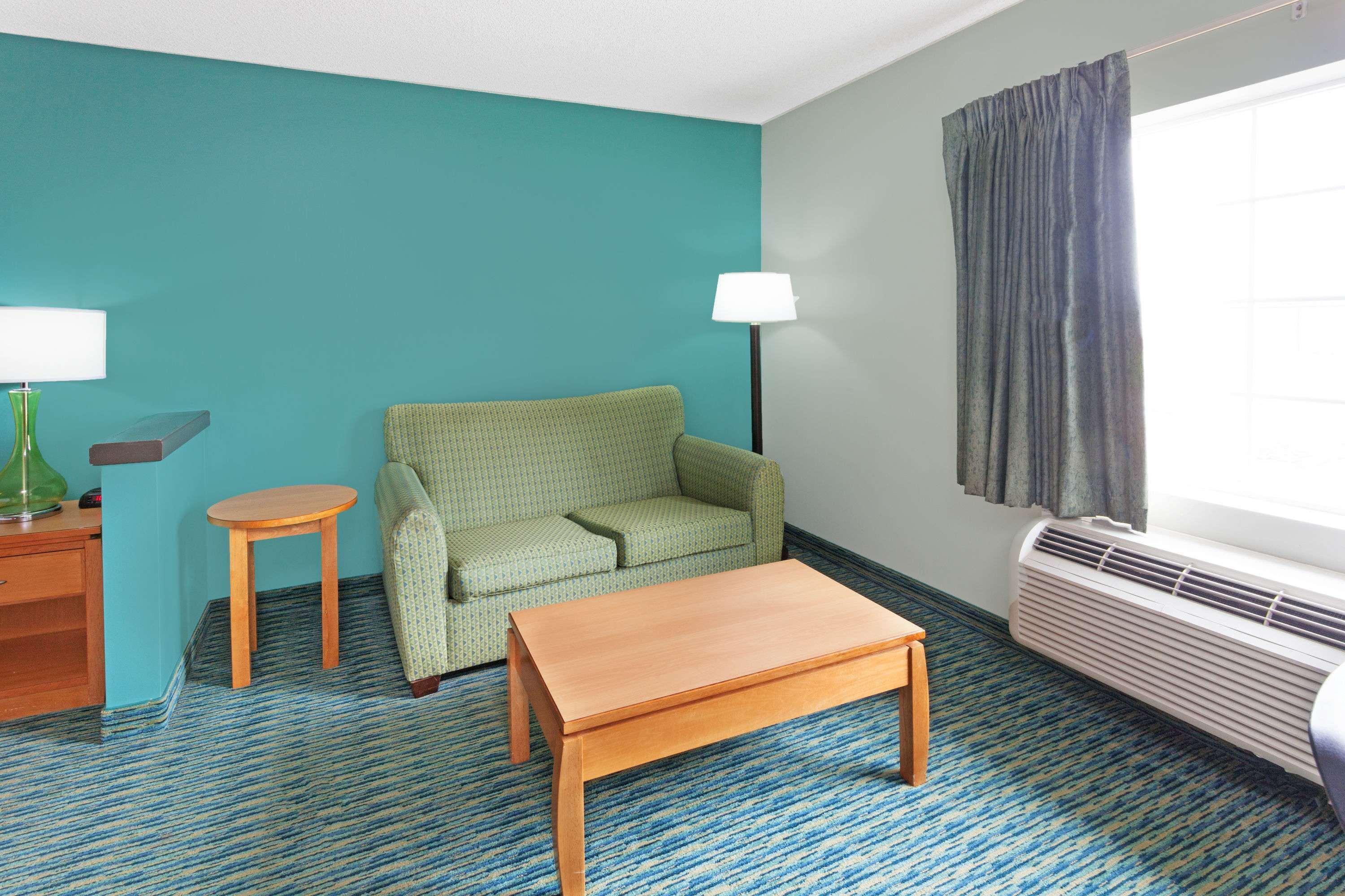Ramada Louisville Expo Center — photo 4