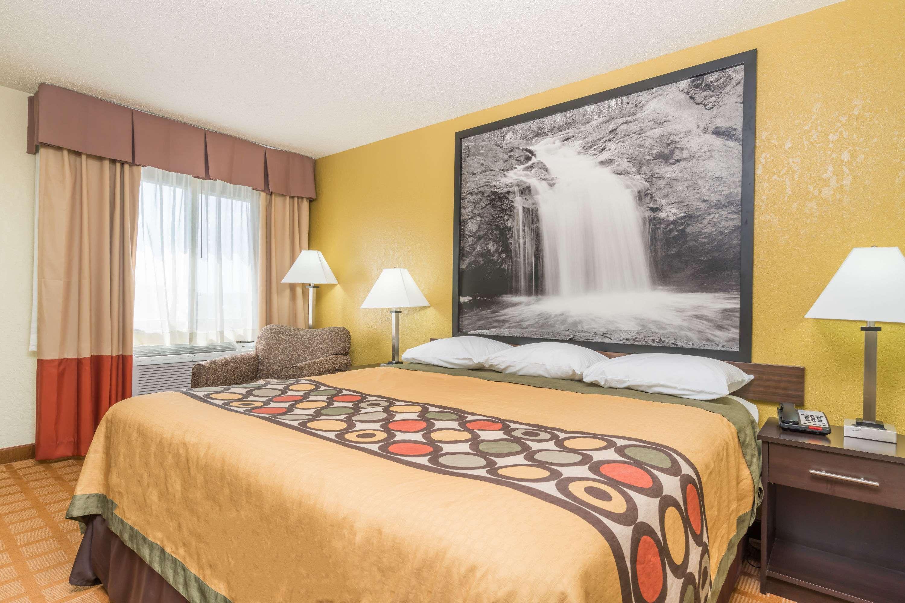 Super 8 by Wyndham Rice Lake — photo 4