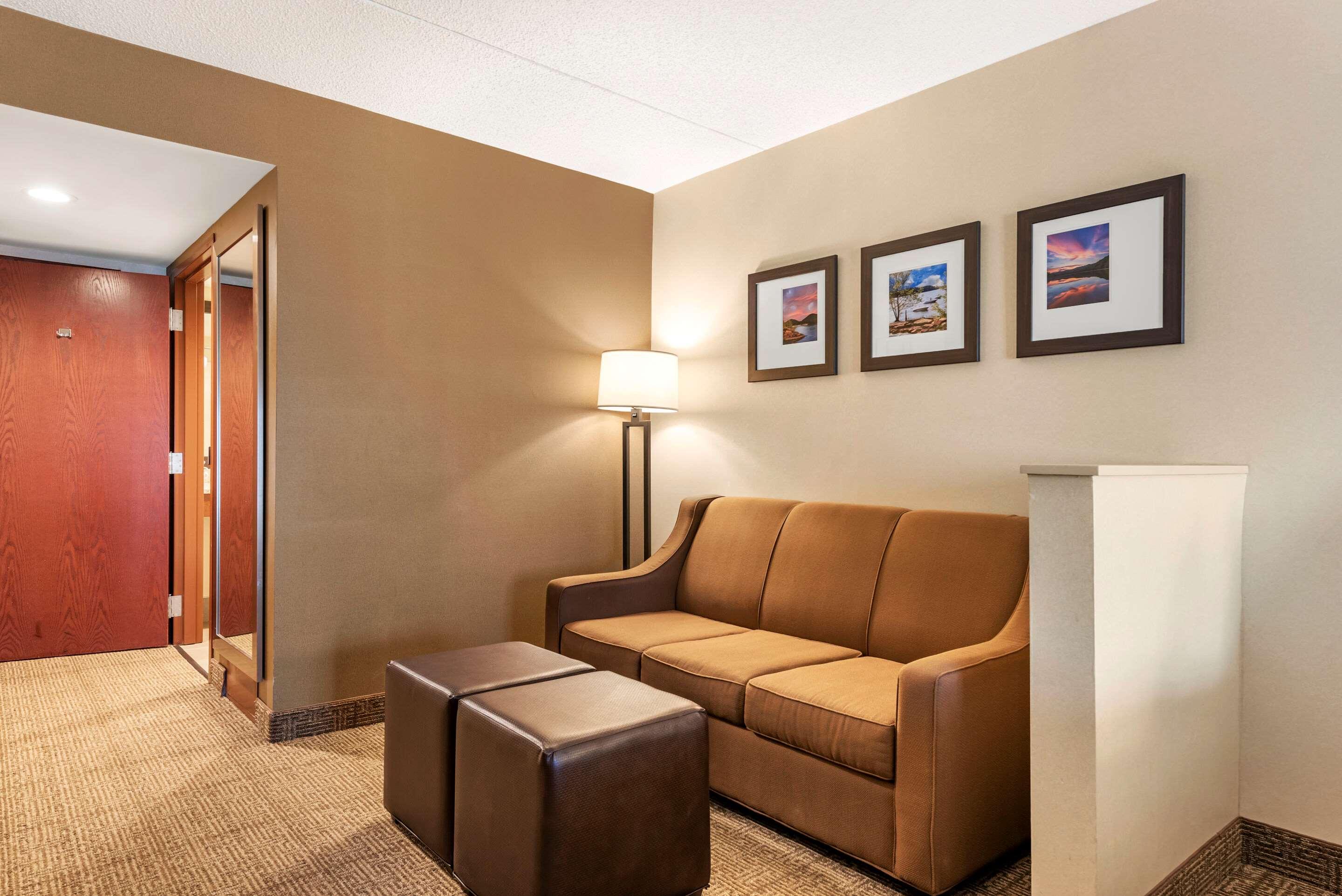 Comfort Inn & Suites — photo 5