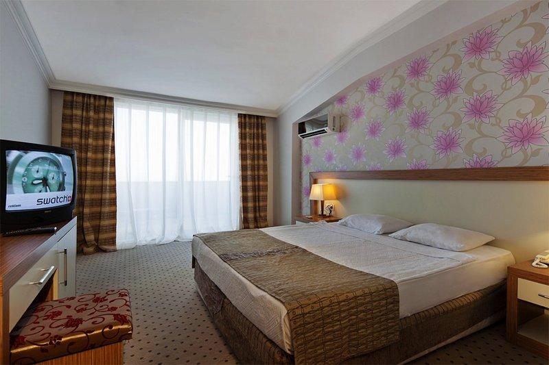 Meridia Beach Hotel — photo 4