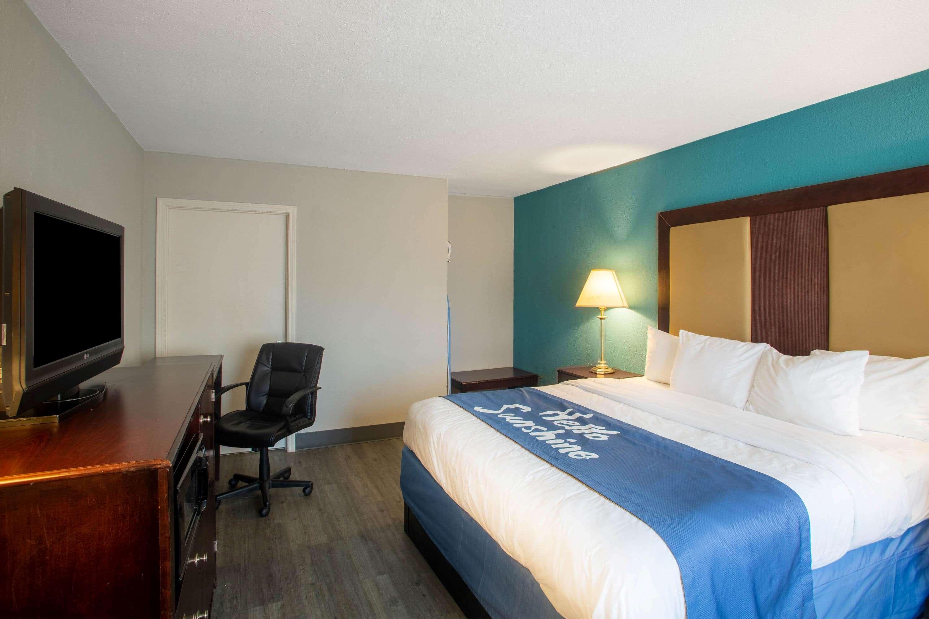 Days Inn by Wyndham Mobile I-65 — photo 5