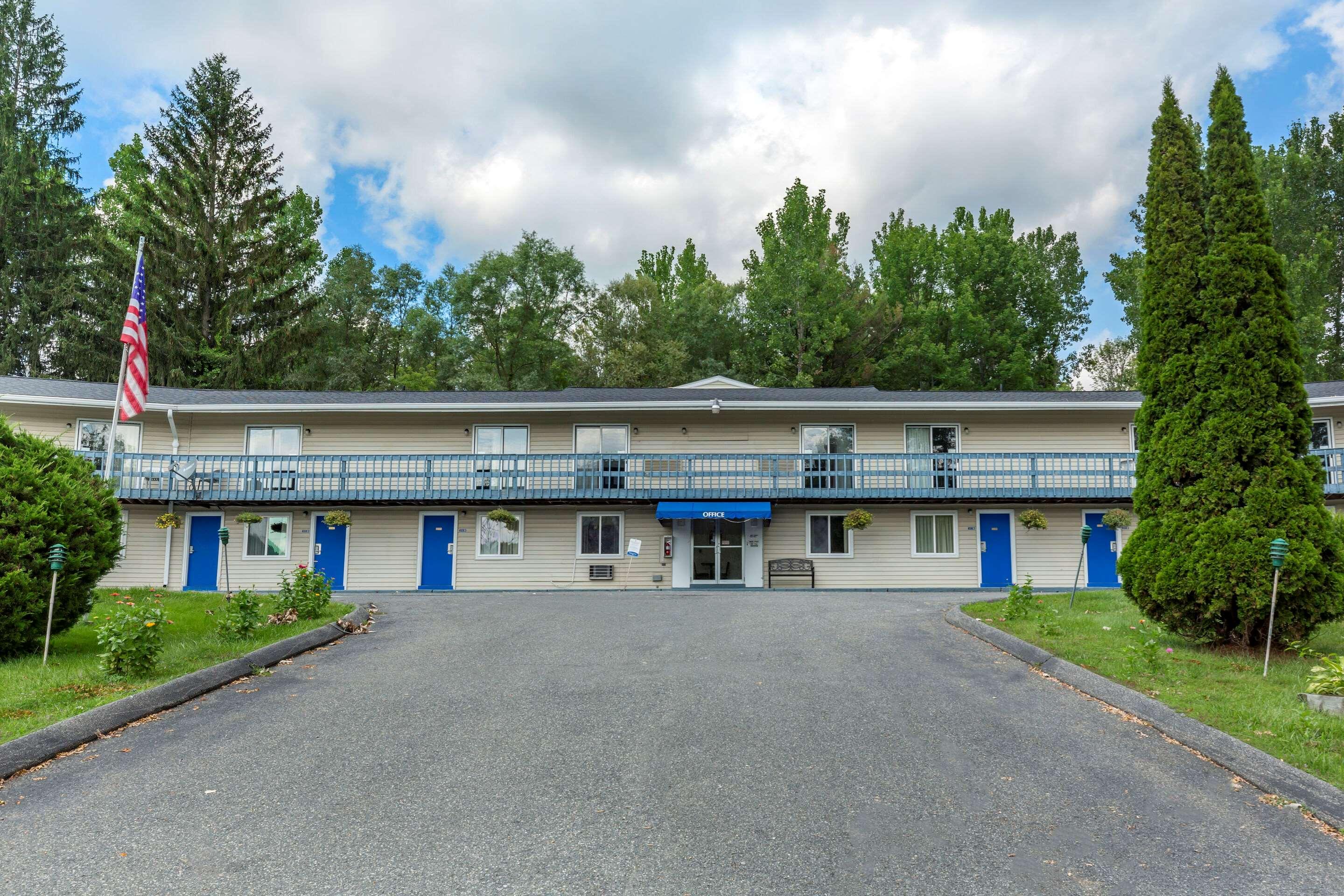Econo Lodge Lee - Great Barrington — photo 4