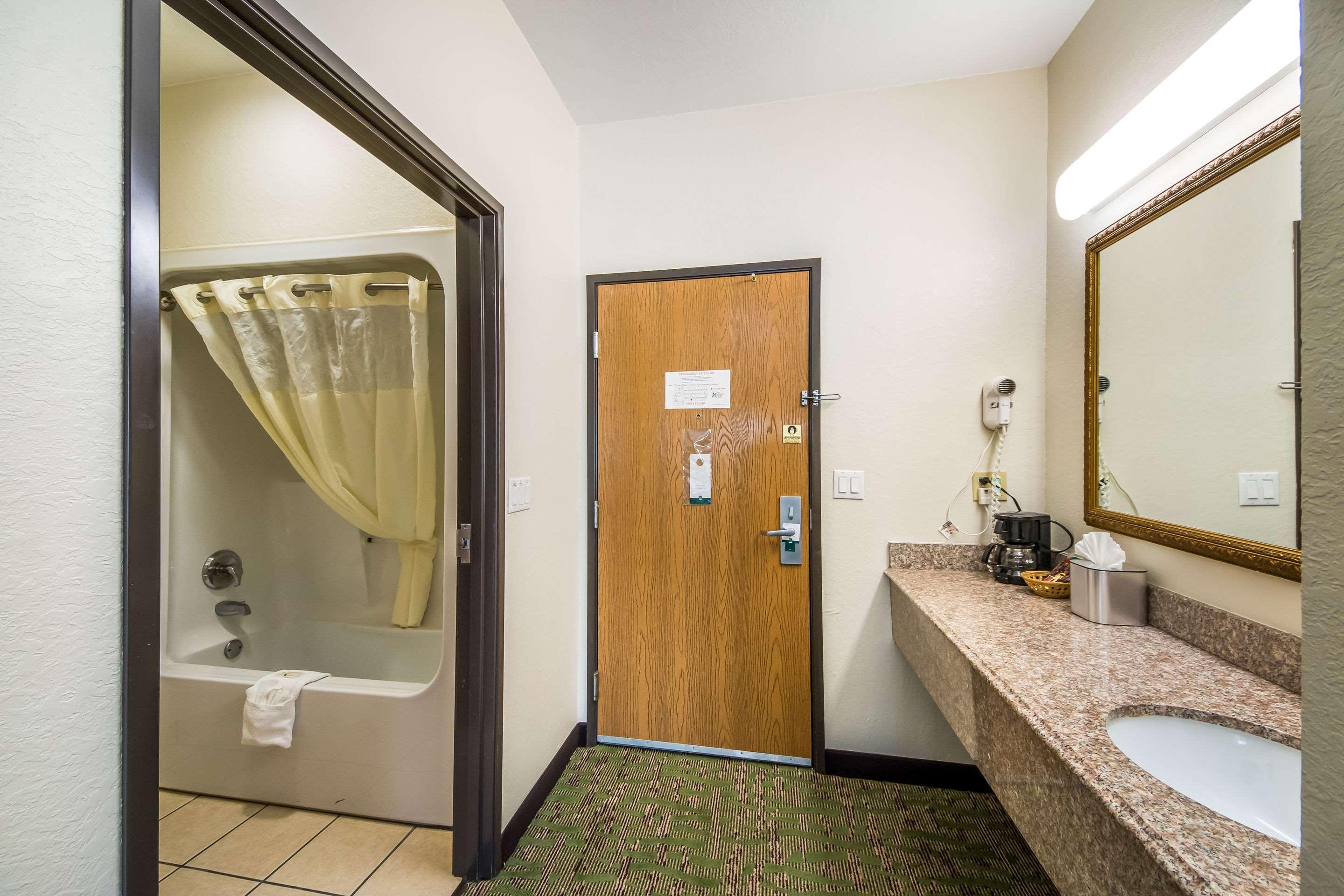 Quality Suites San Antonio — photo 5