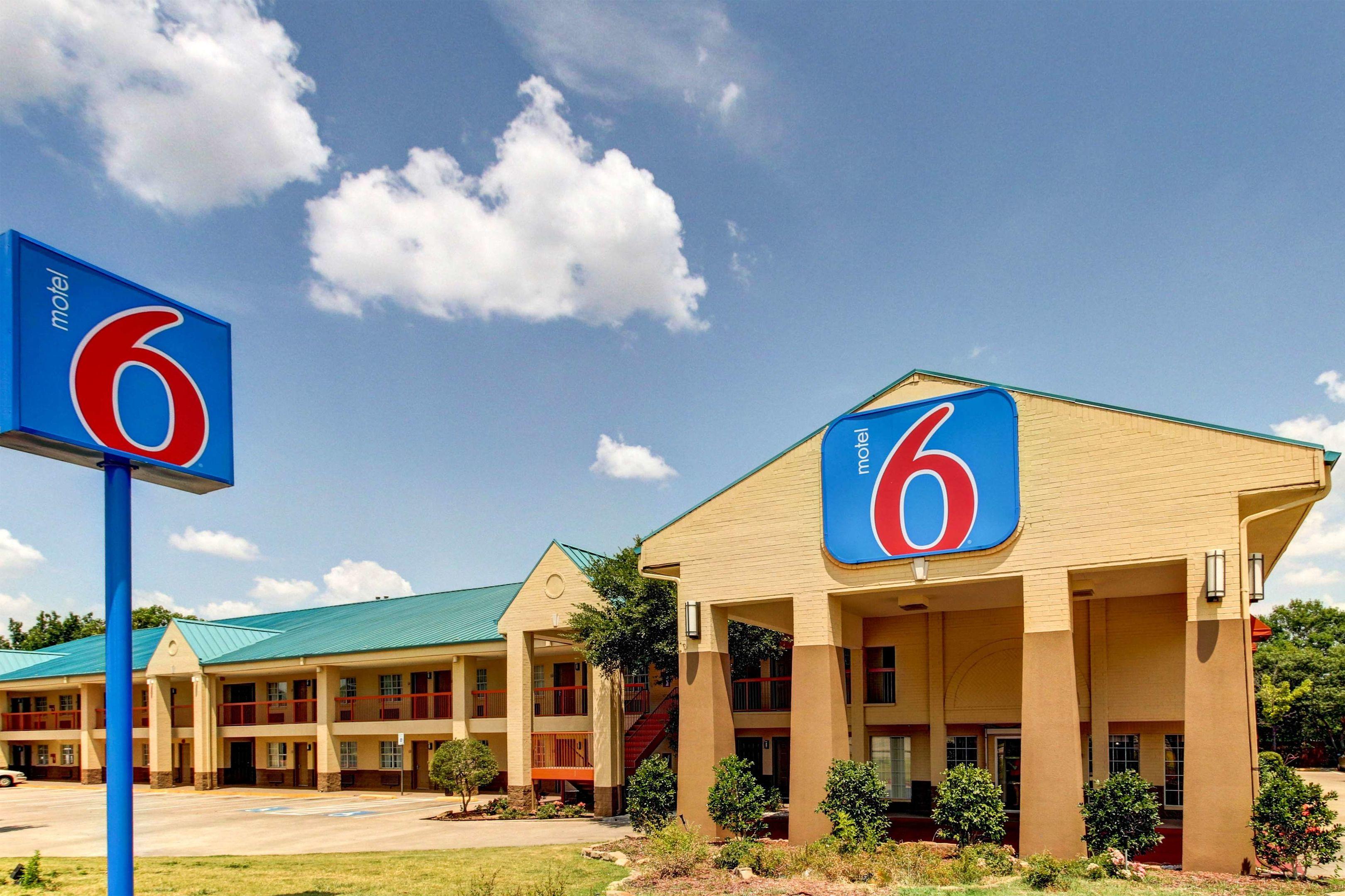 Motel 6 Arlington — photo 4
