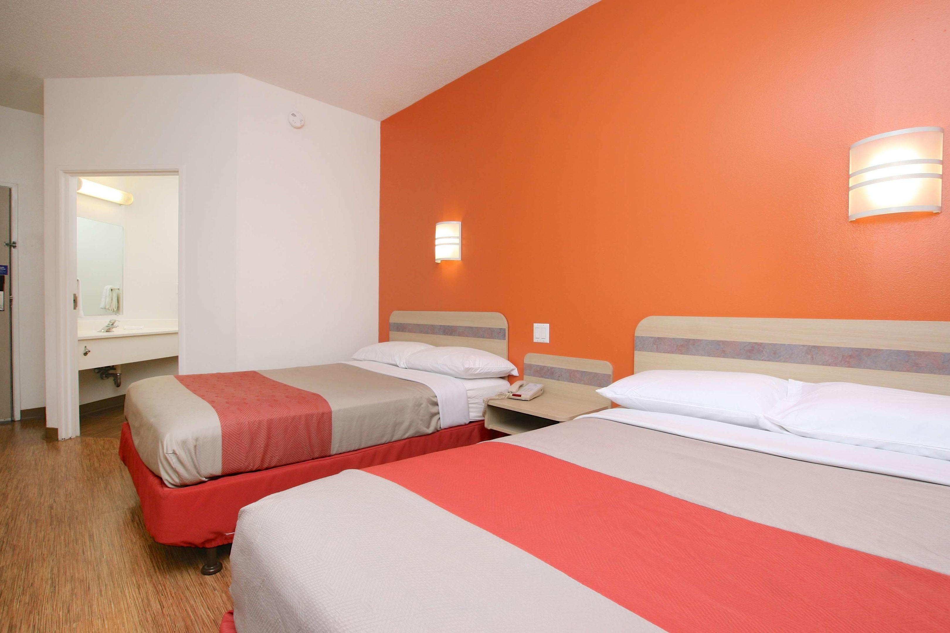Motel 6 Burlington - Colchester — photo 5