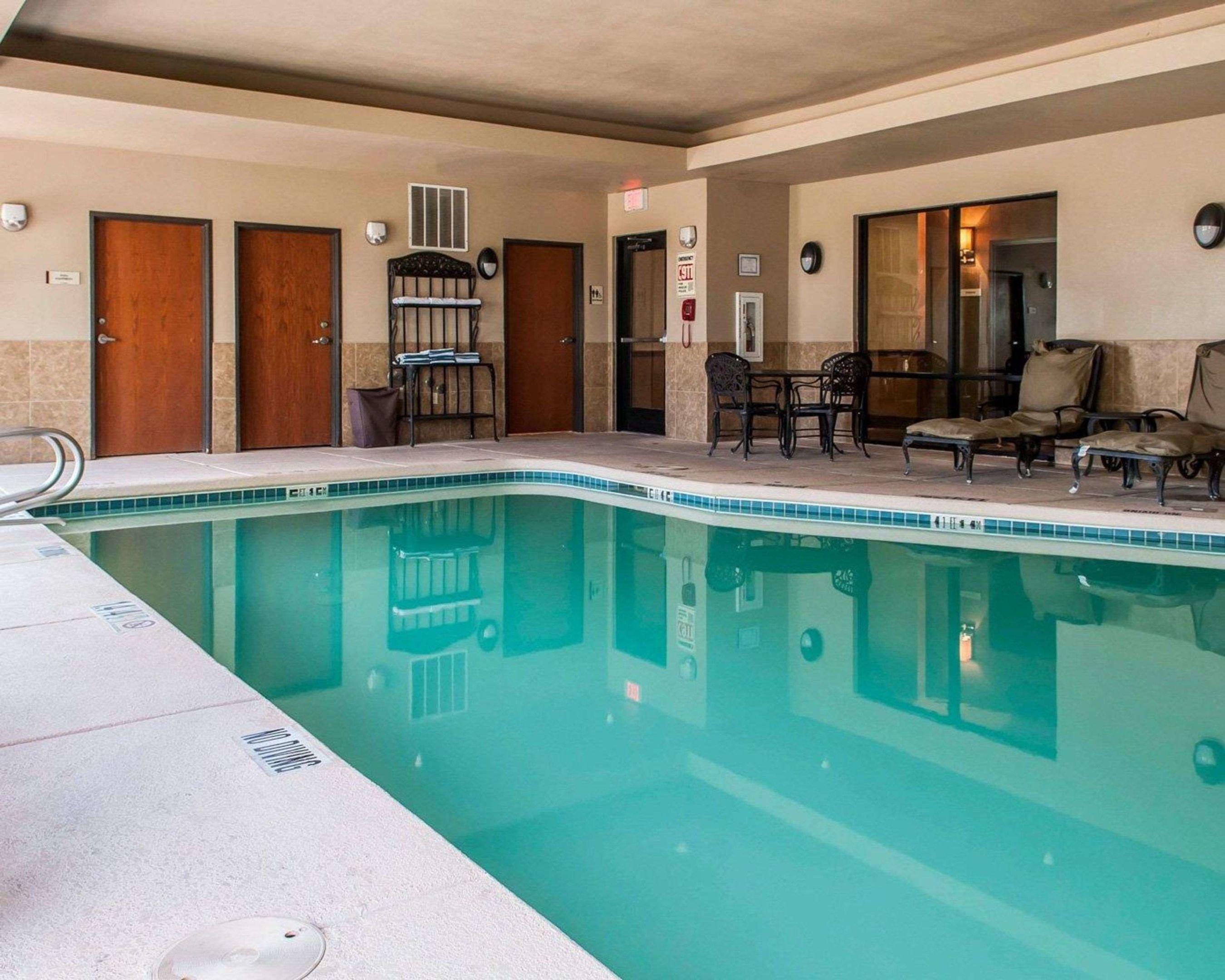 Comfort Suites — photo 3