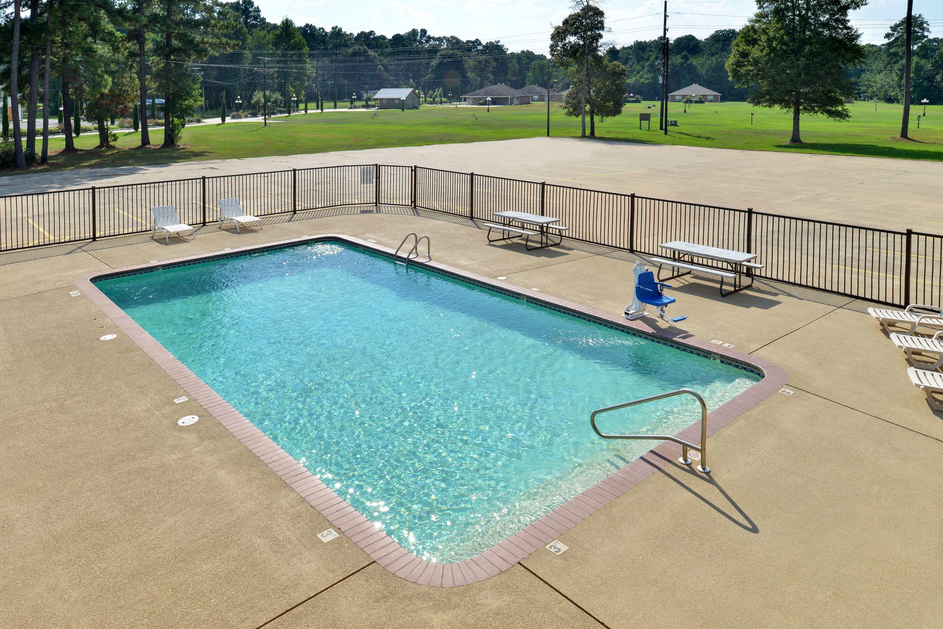 Americas Best Value Inn Kinder — photo 4