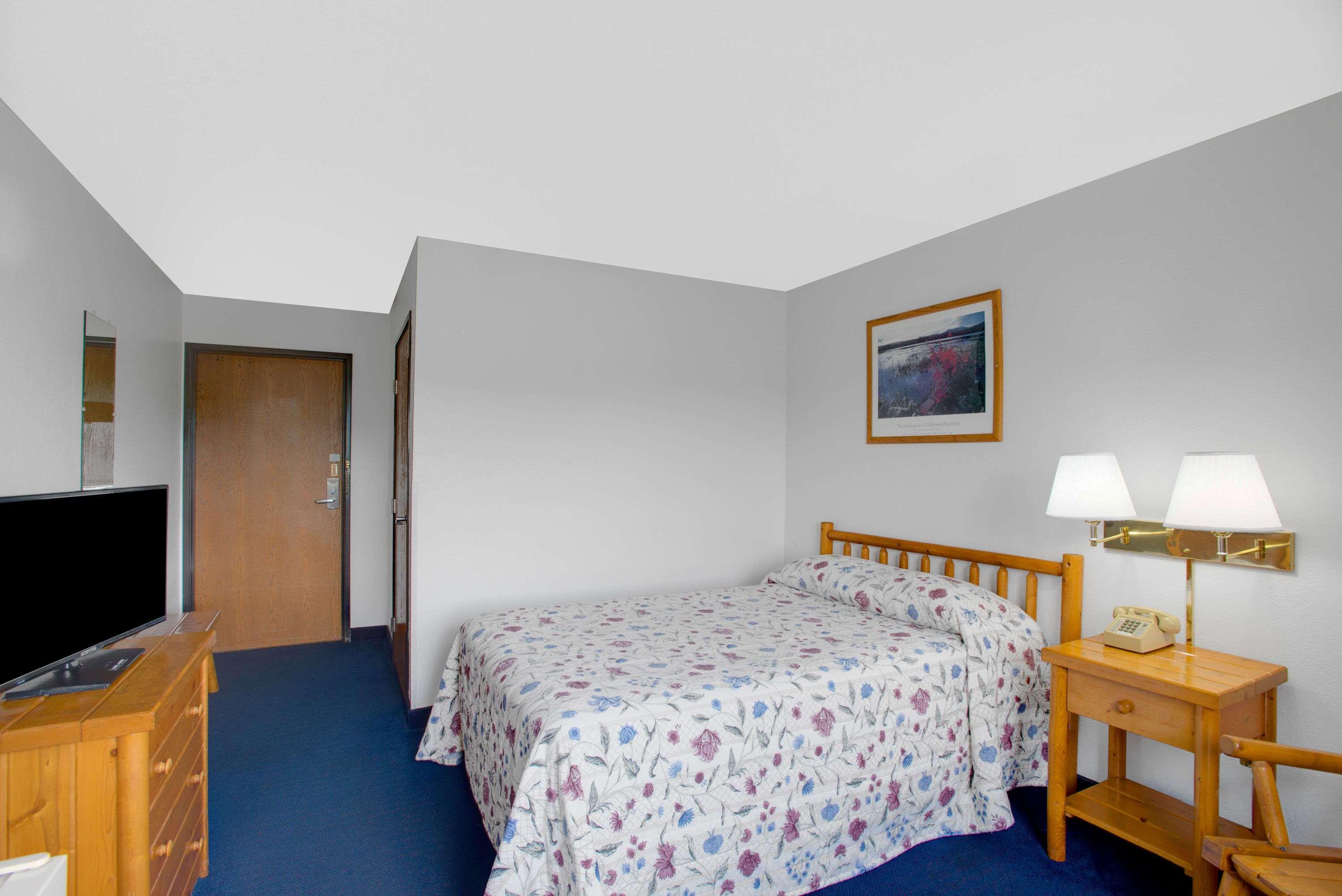 Super 8 by Wyndham Lake George/Warrensburg Area — photo 5