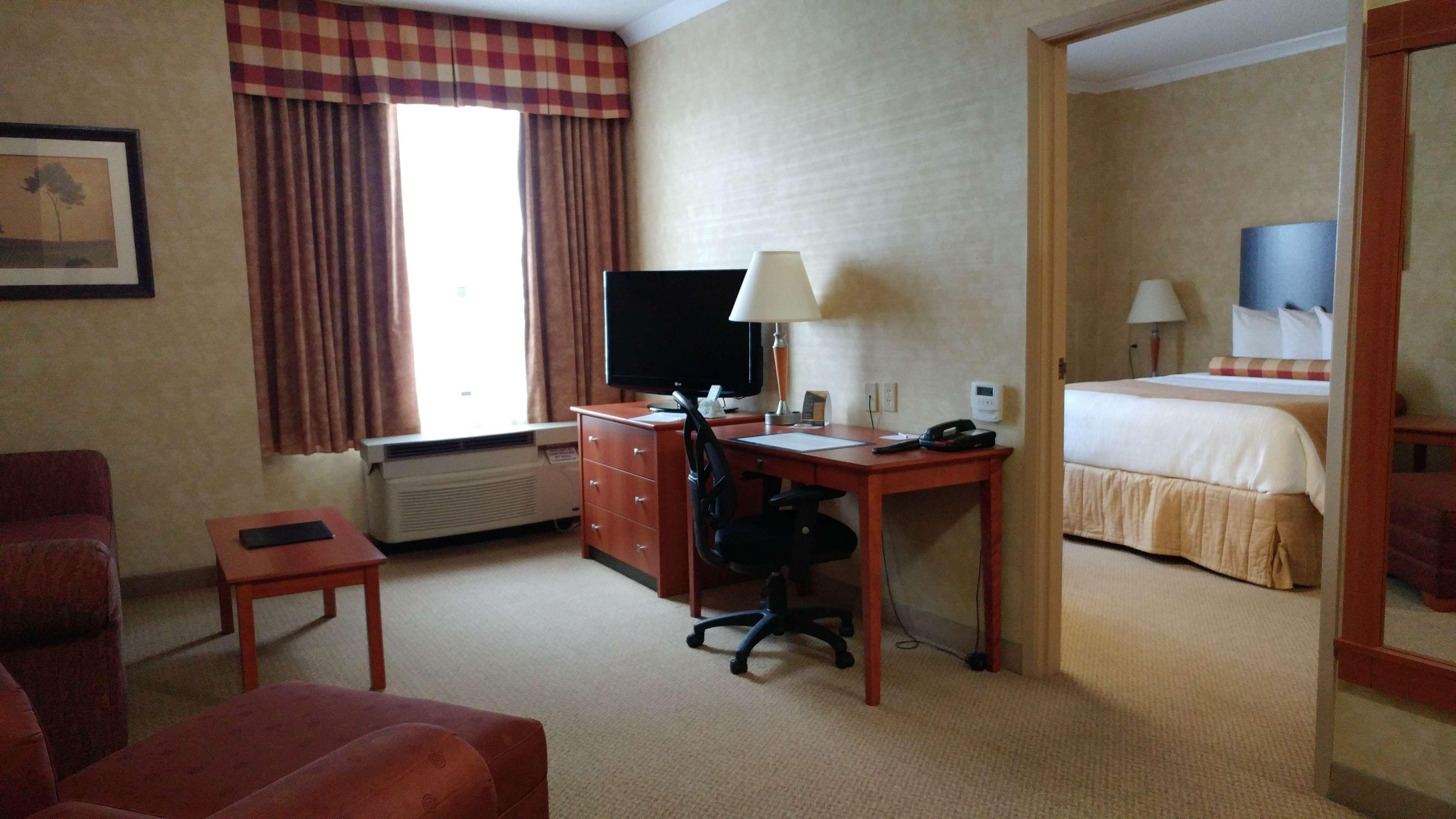 Best Western Plus Rose City Suites — photo 5