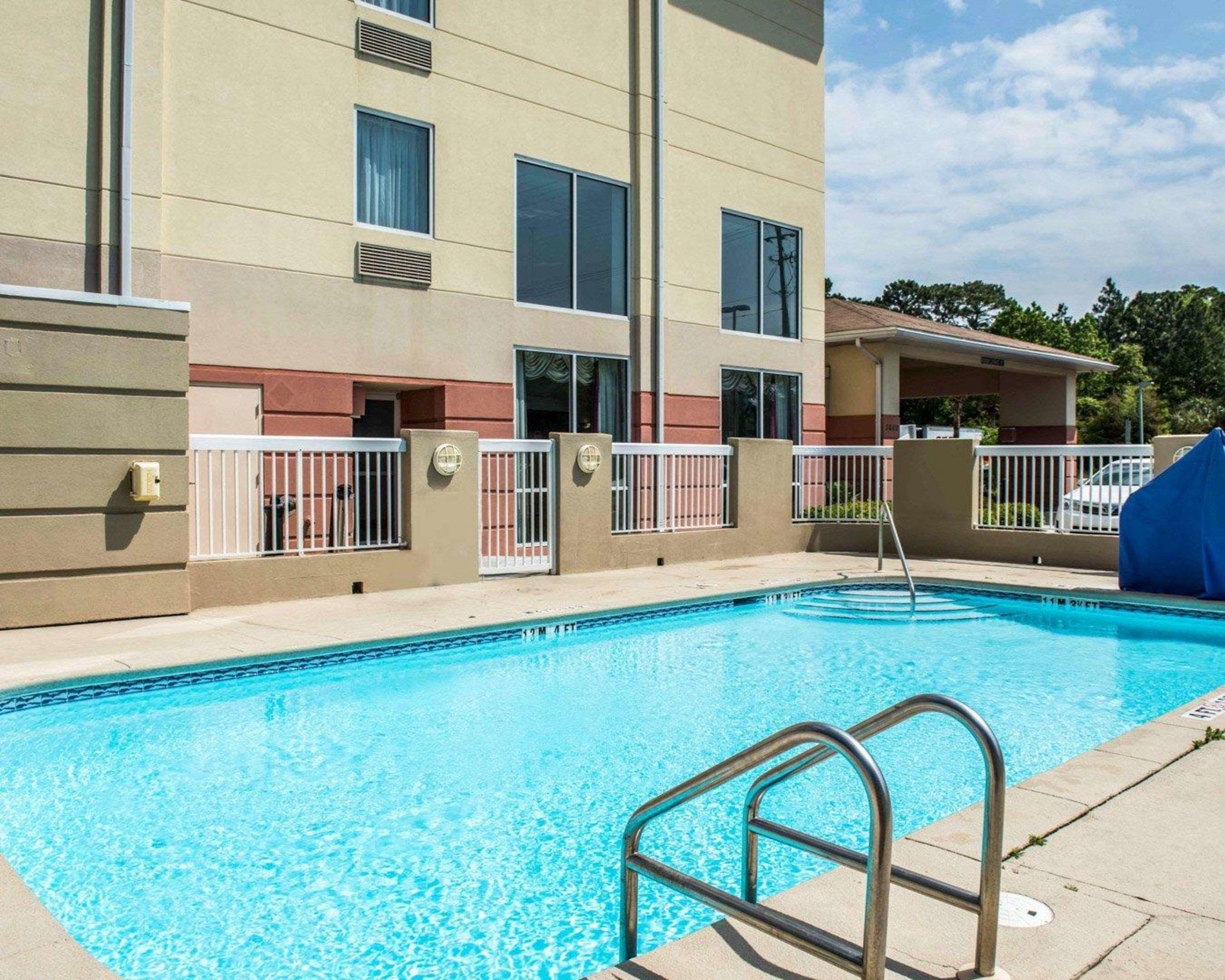 Comfort Inn & Suites — photo 4