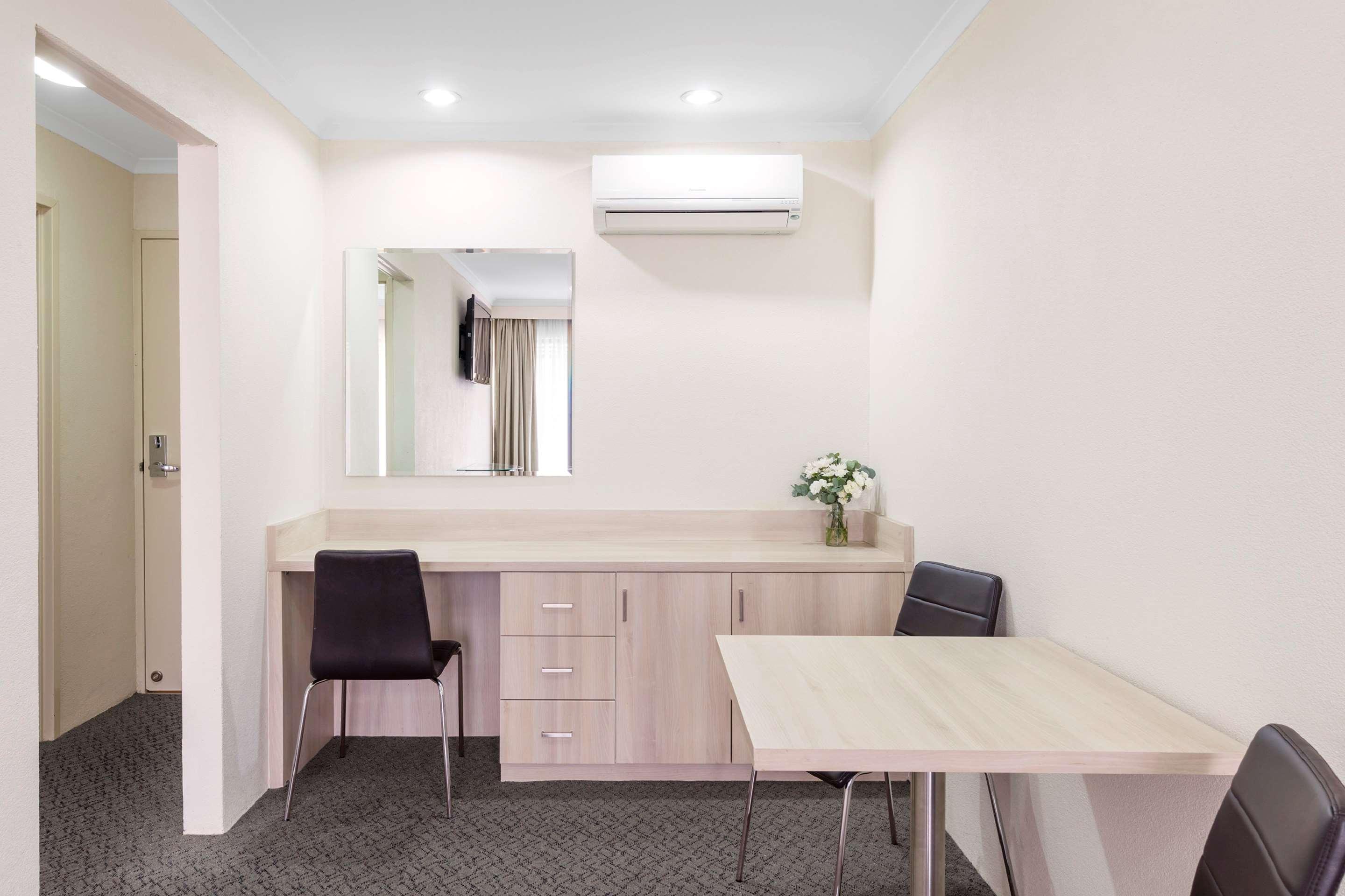 Best Western Plus Garden City Hotel — photo 4
