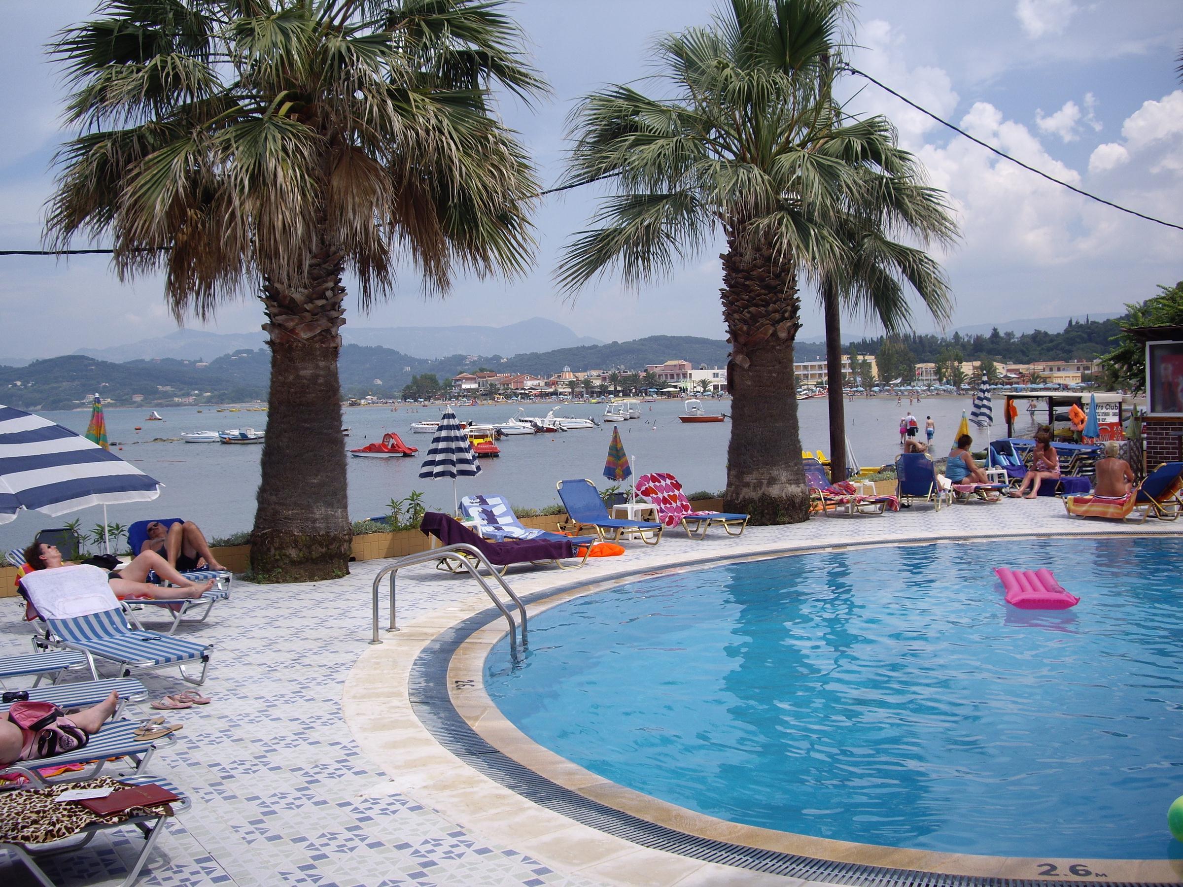 Maria's Beach Hotel & Apartments — photo 4