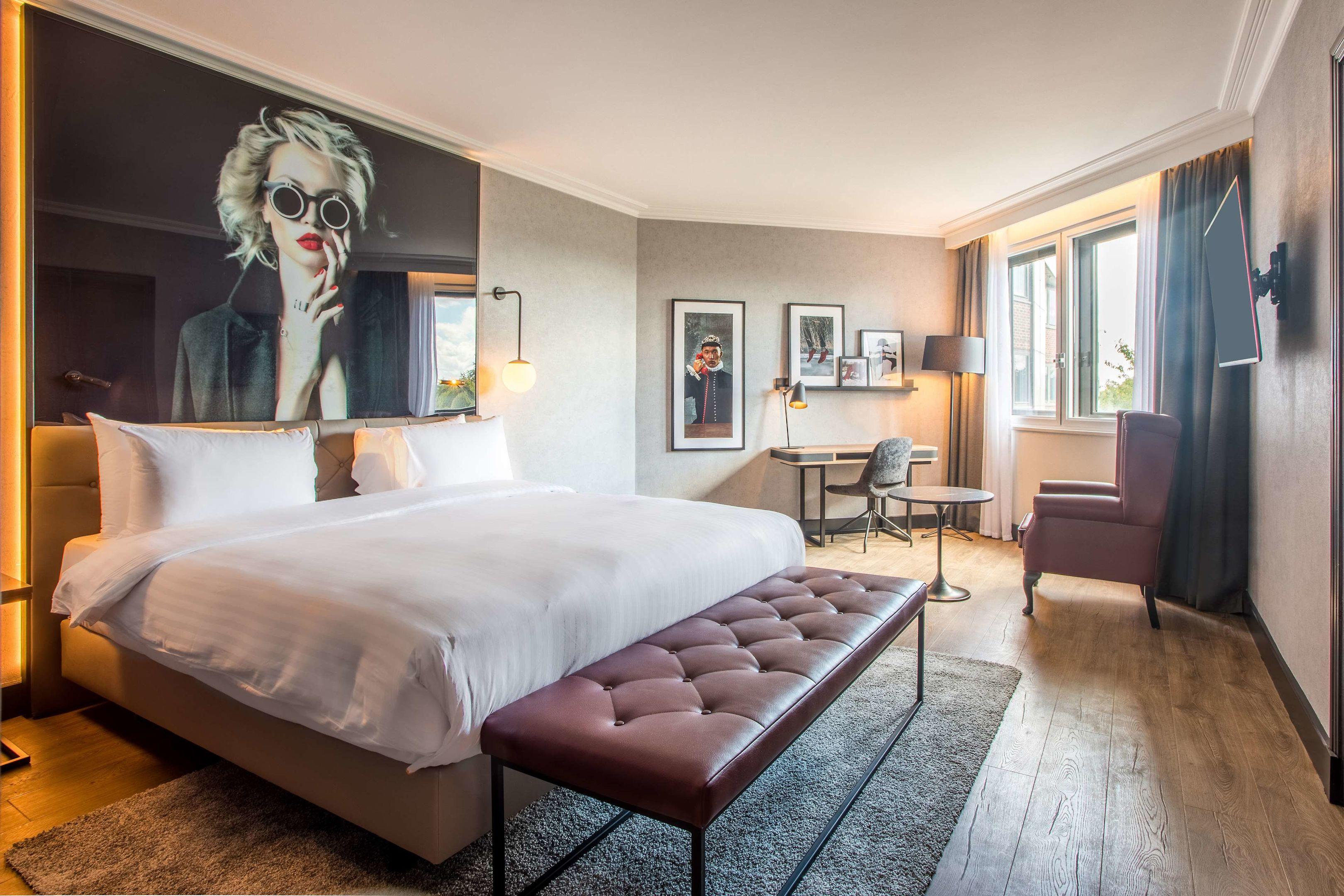 Radisson RED Hotel London Heathrow — photo 4