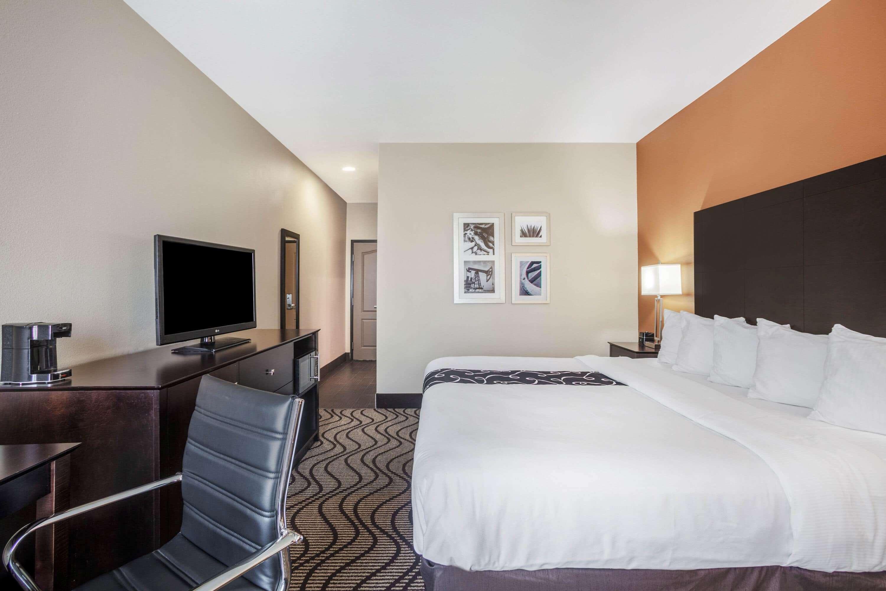 La Quinta Inn & Suites Beeville — photo 4