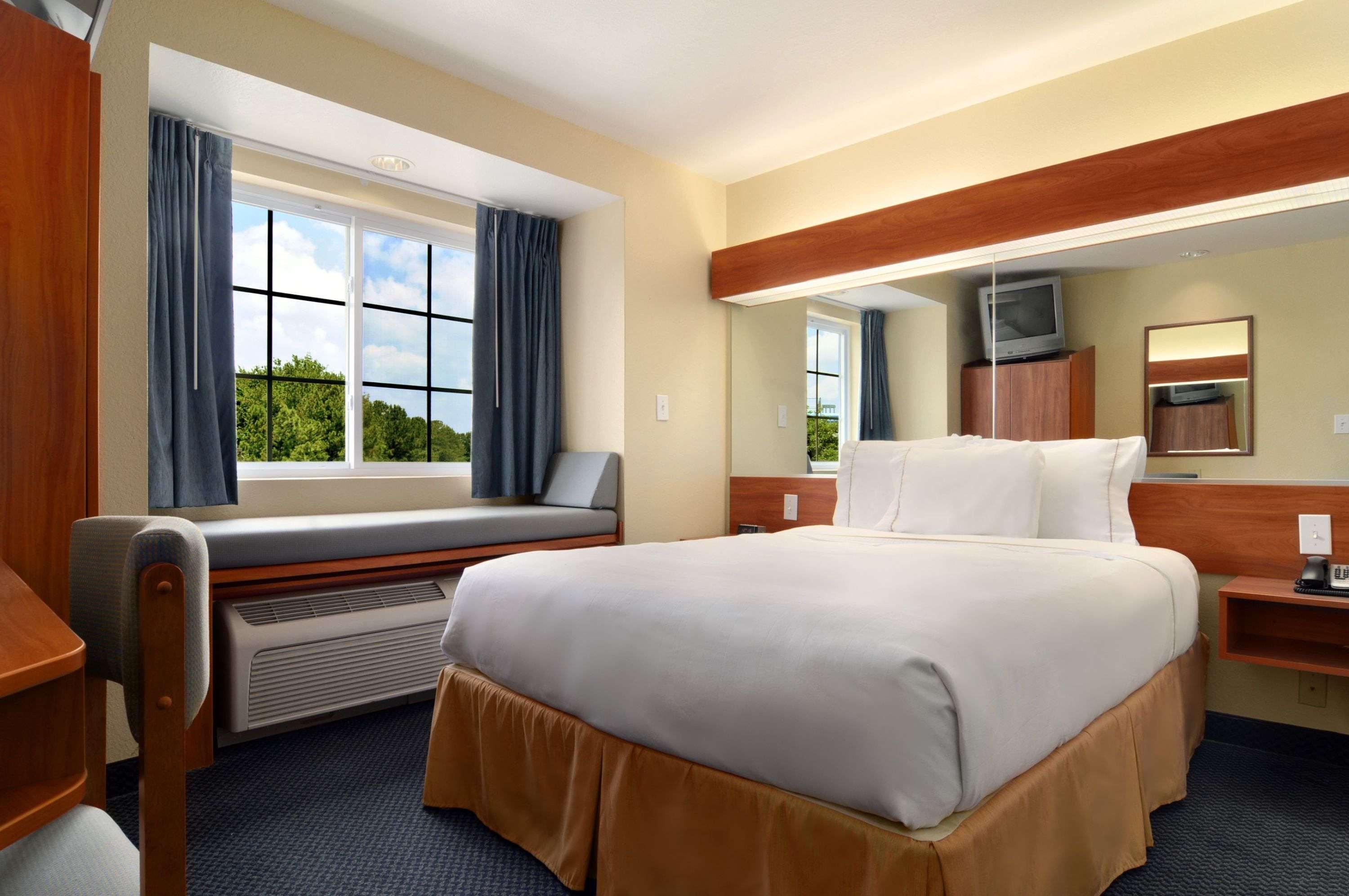 Microtel Inn and Suites Huntsville — photo 5