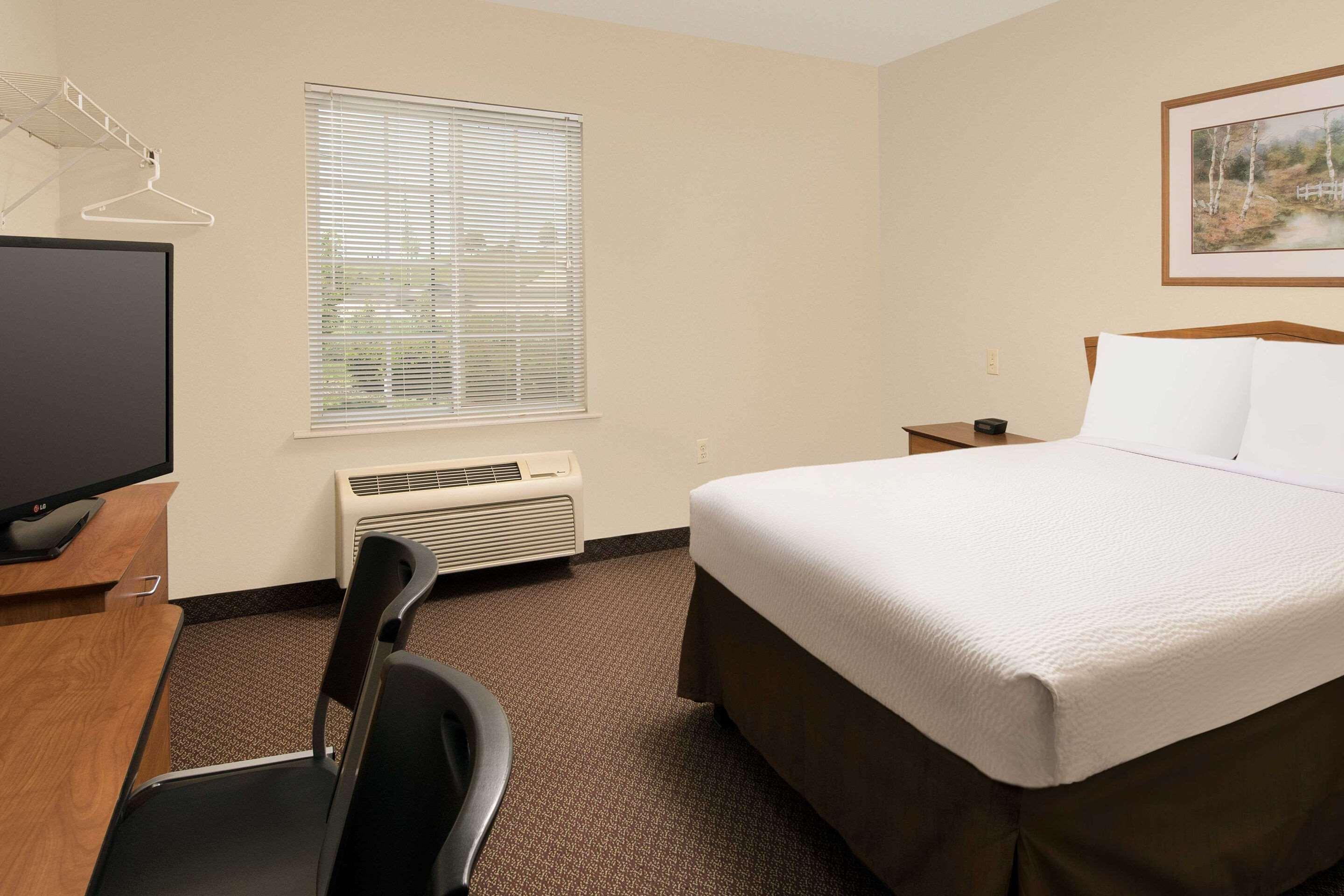 Woodspring Suites Kansas City Lenexa — photo 5